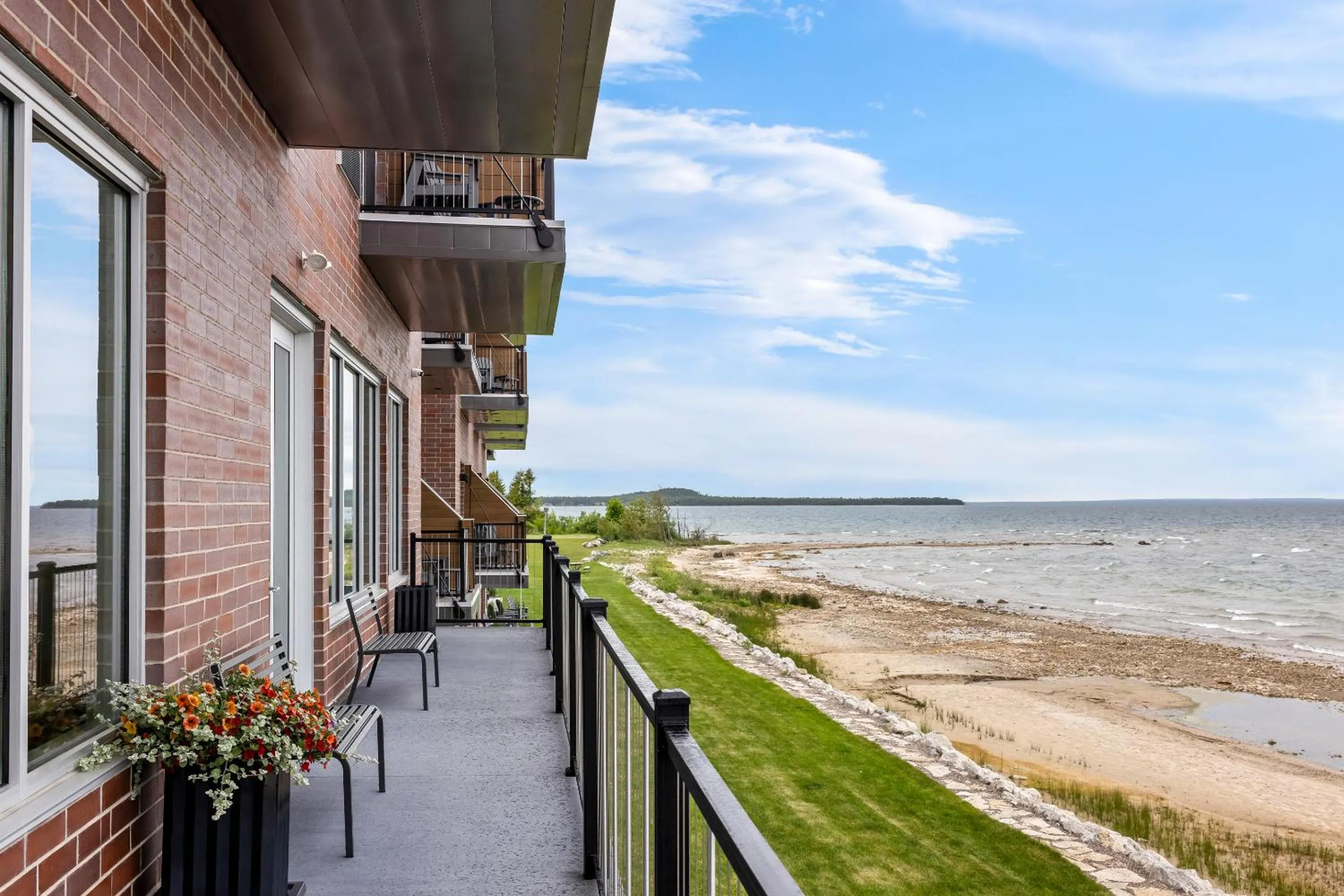 Property building in Hampton Inn St Ignace Lakefront Mackinac