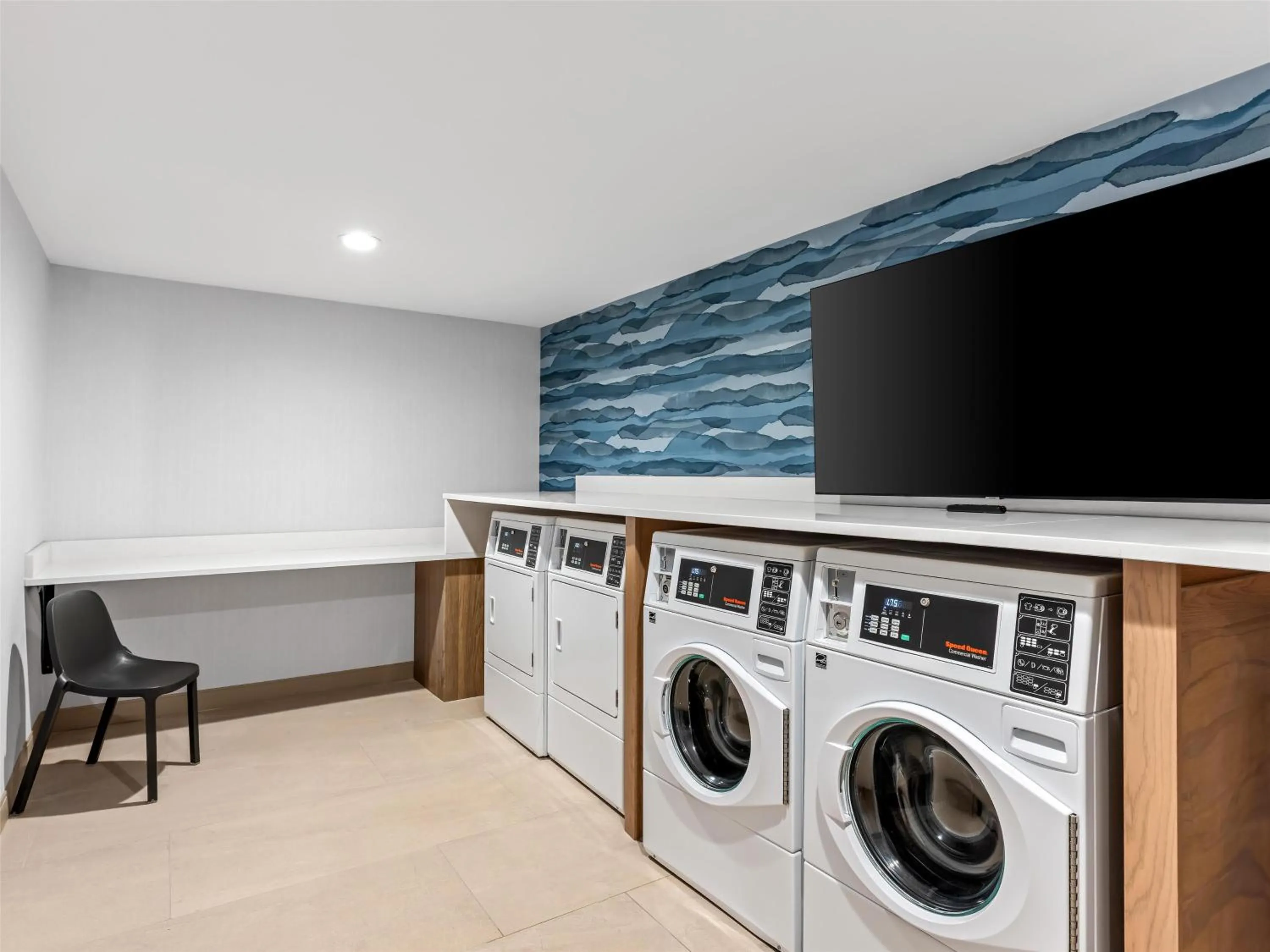 laundry in Hampton Inn St Ignace Lakefront Mackinac