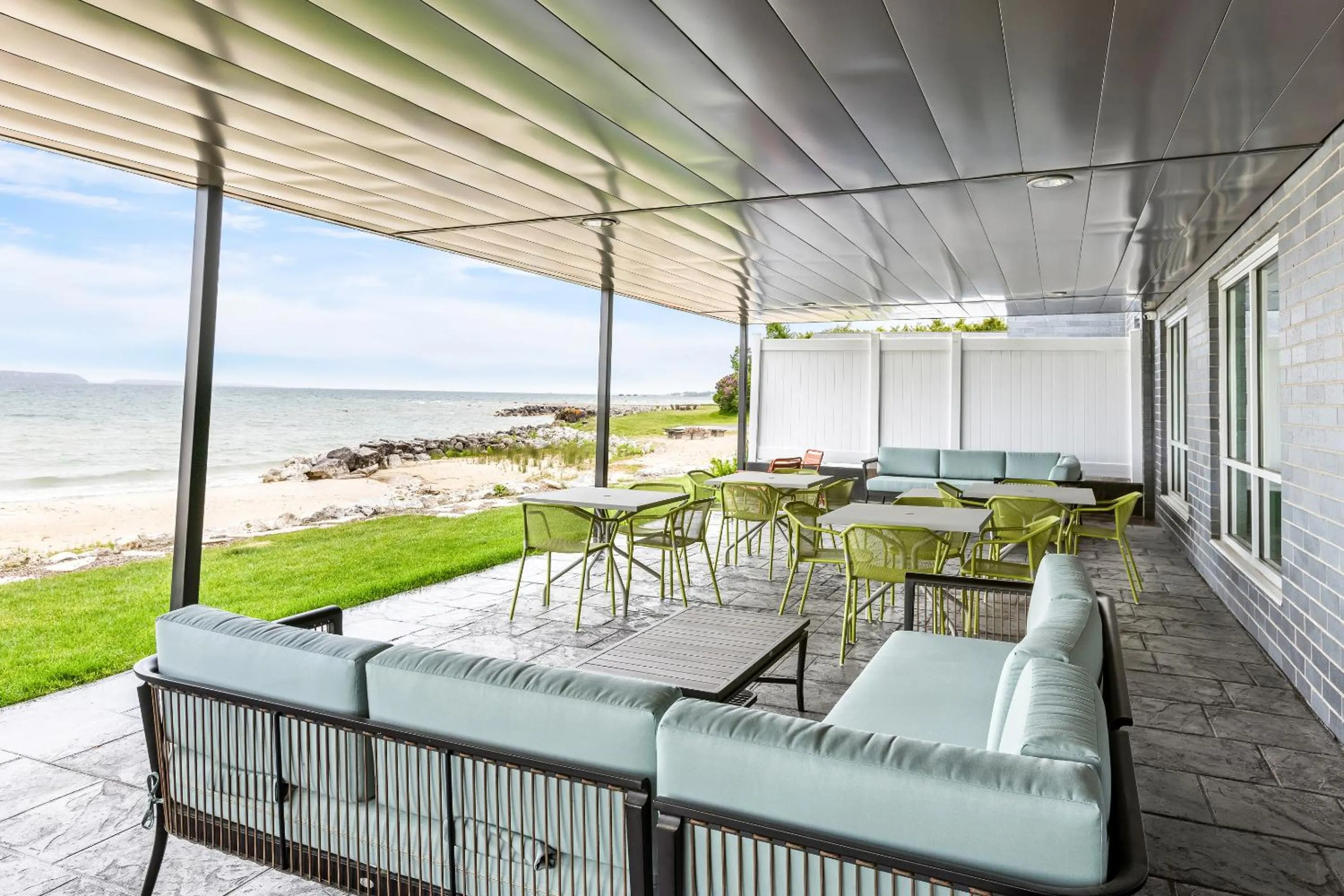 Patio in Hampton Inn St Ignace Lakefront Mackinac