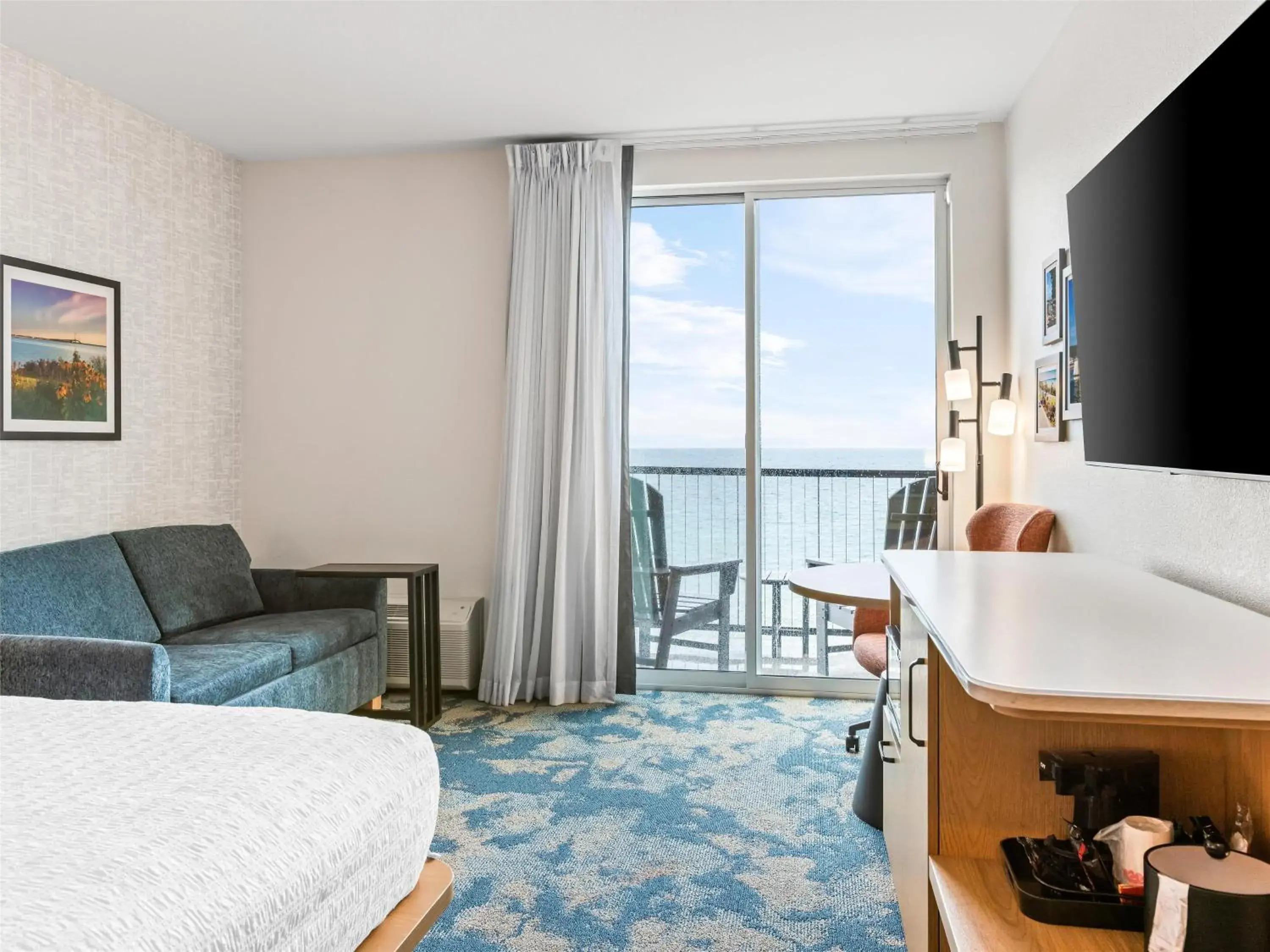 Bed in Hampton Inn St Ignace Lakefront Mackinac Bed in Hampton Inn St Ignace Lakefront Mackinac