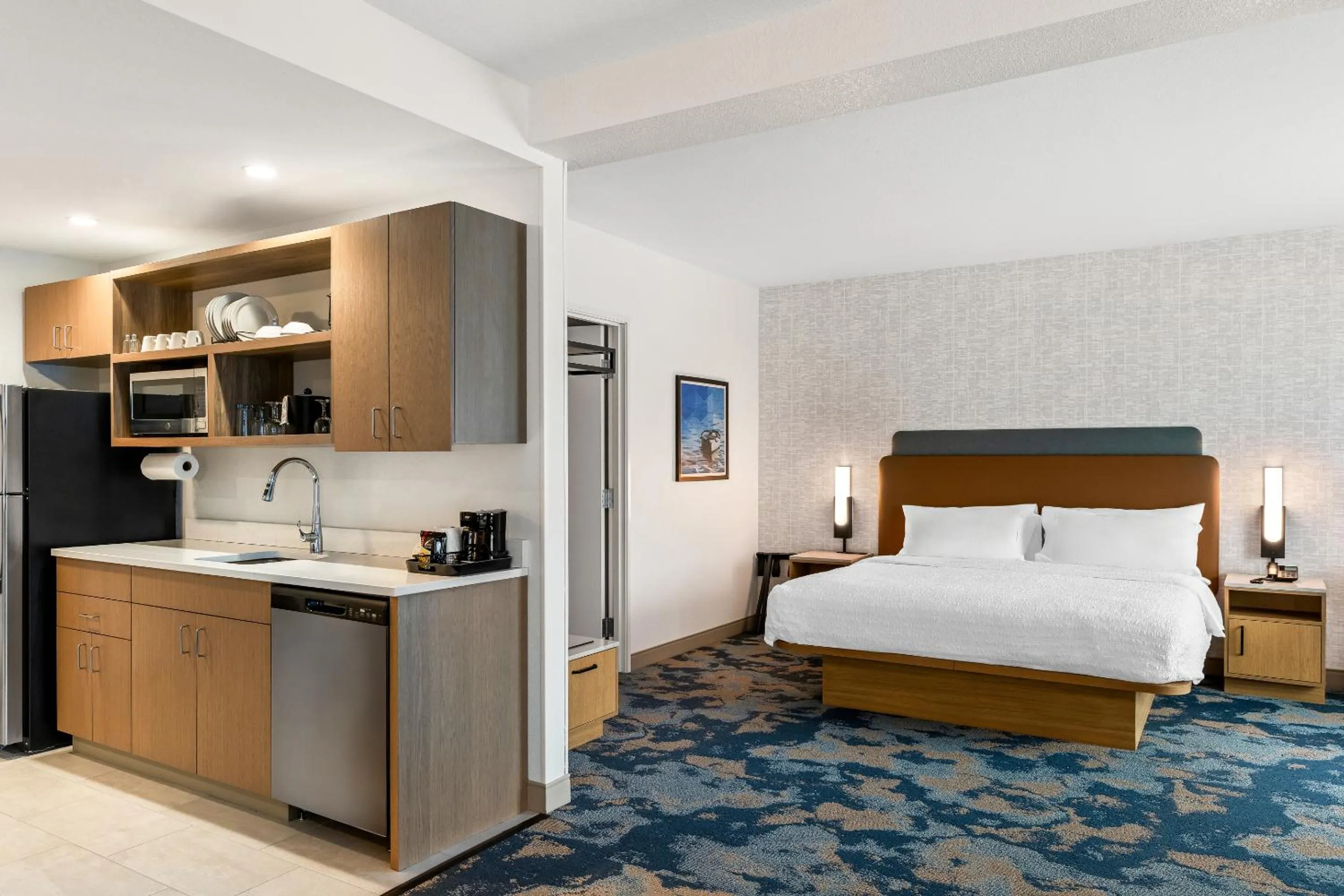 Bed in Hampton Inn St Ignace Lakefront Mackinac