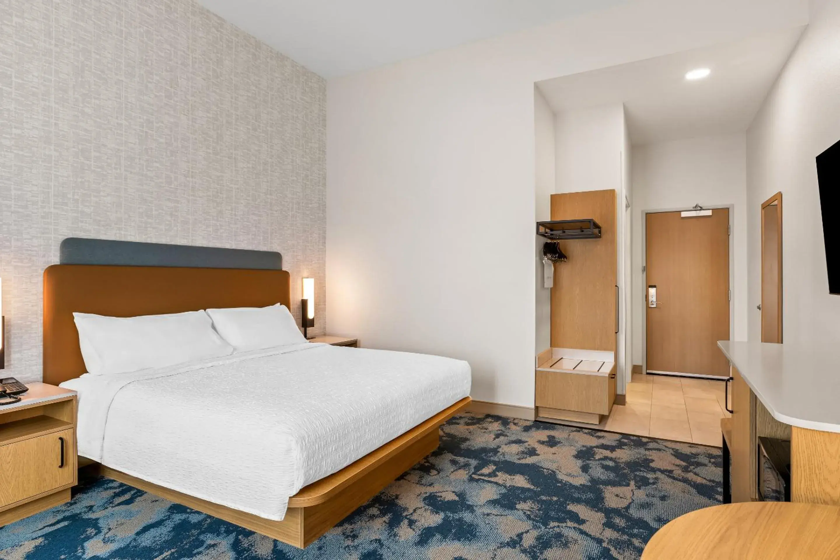 King Room with Balcony or Patio - Lake View in Hampton Inn St Ignace Lakefront Mackinac King Room with Balcony or Patio - Lake View in Hampton Inn St Ignace Lakefront Mackinac