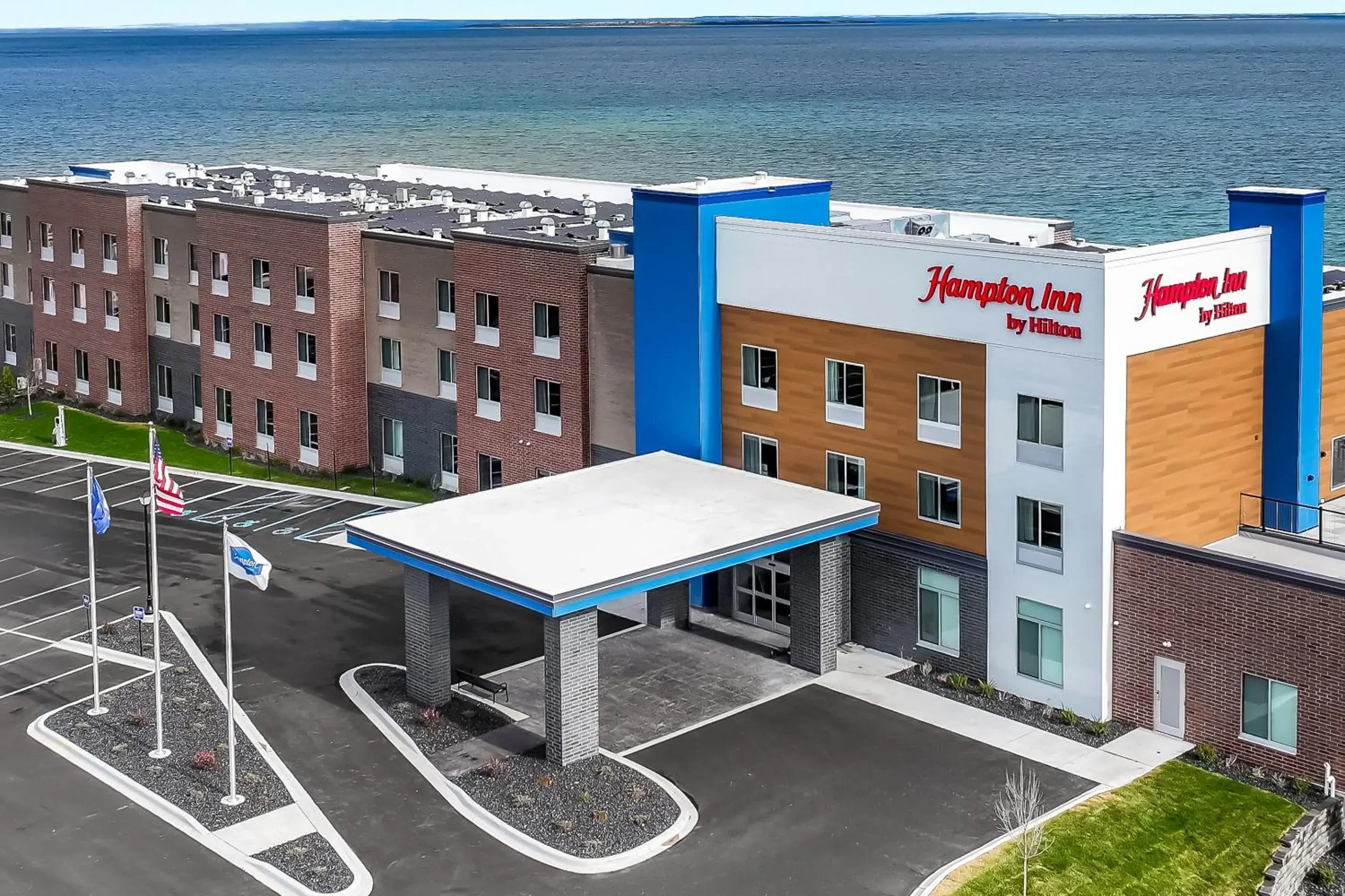 Property building in Hampton Inn St Ignace Lakefront Mackinac Property building in Hampton Inn St Ignace Lakefront Mackinac