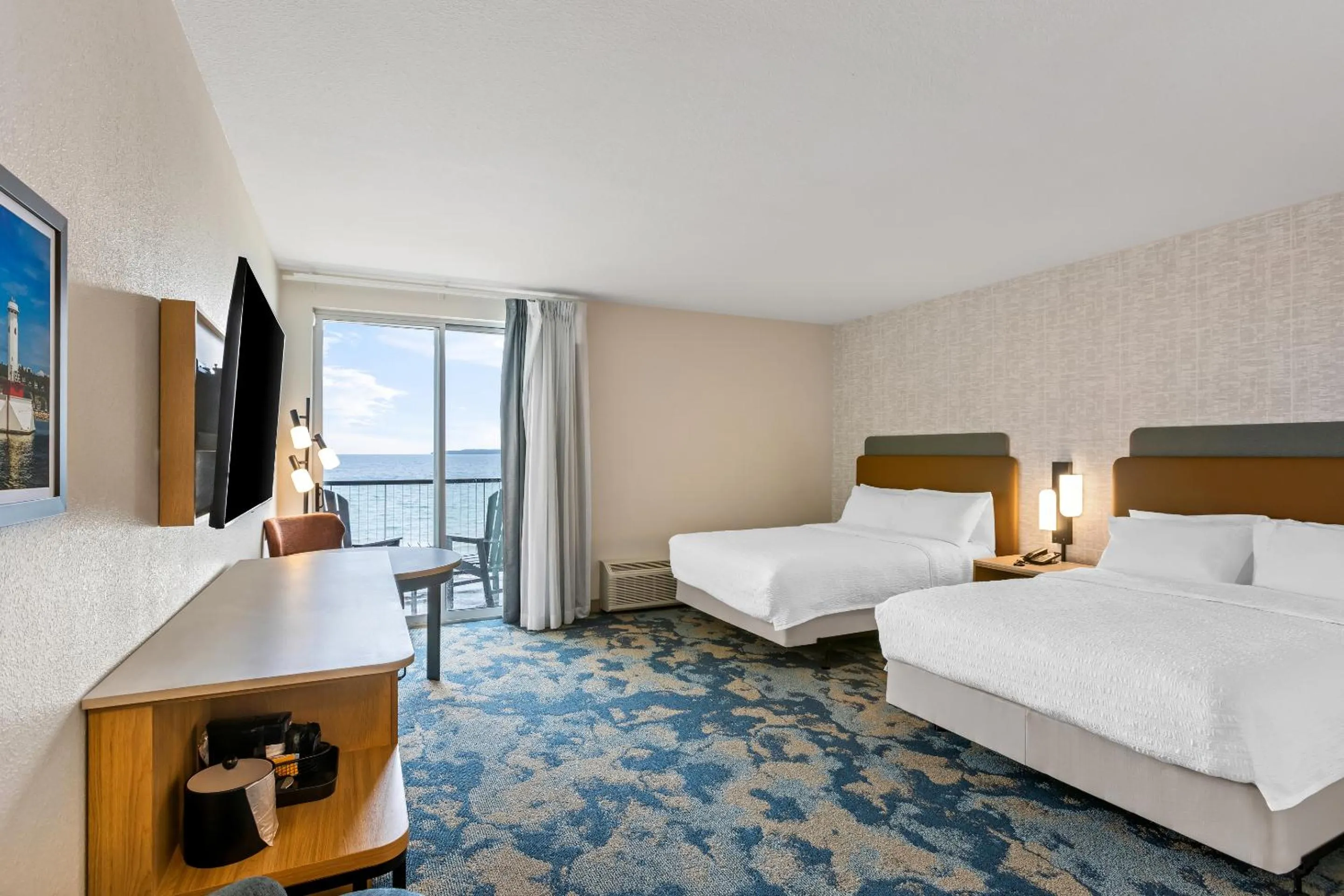 Bed in Hampton Inn St Ignace Lakefront Mackinac