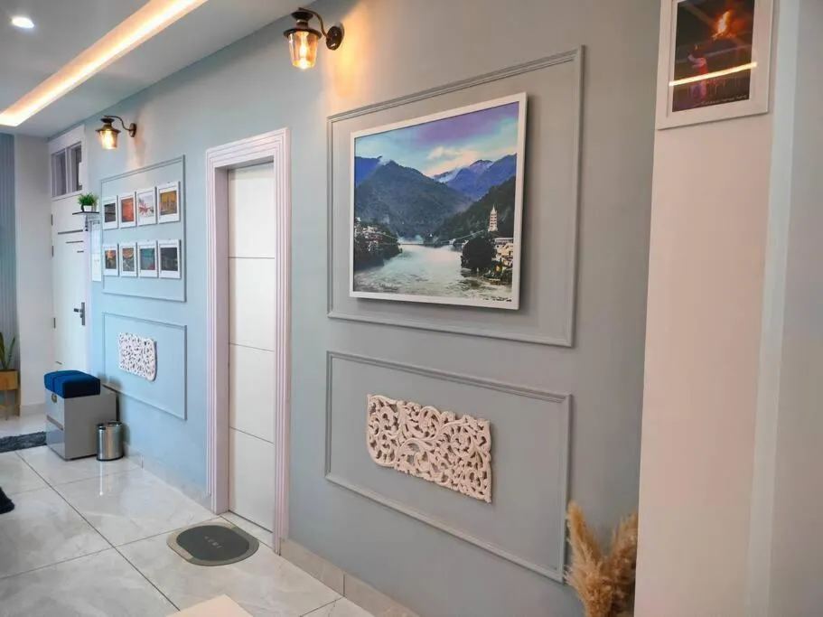 Living room in Blue Heart Home by the Ganges - Cosy 1Bhk-Veerbhadra