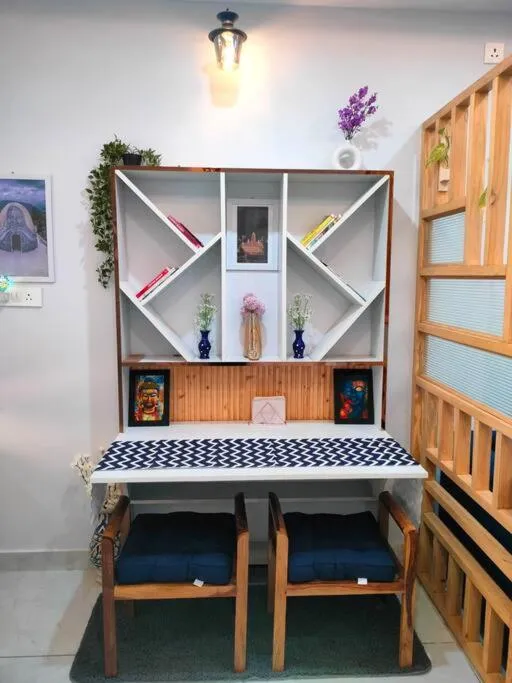 Seating area in Blue Heart Home by the Ganges - Cosy 1Bhk-Veerbhadra