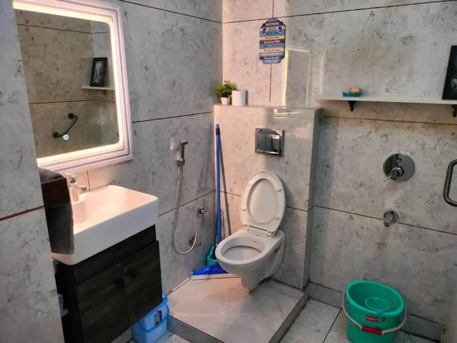 Shower in Blue Heart Home by the Ganges - Cosy 1Bhk-Veerbhadra