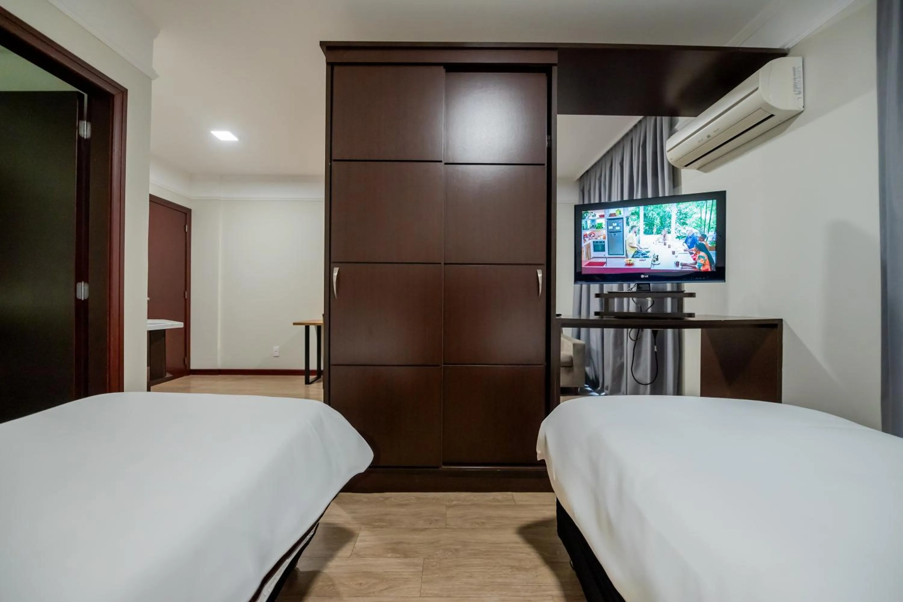 TV and multimedia, Bed in Mercure Jaragua do Sul