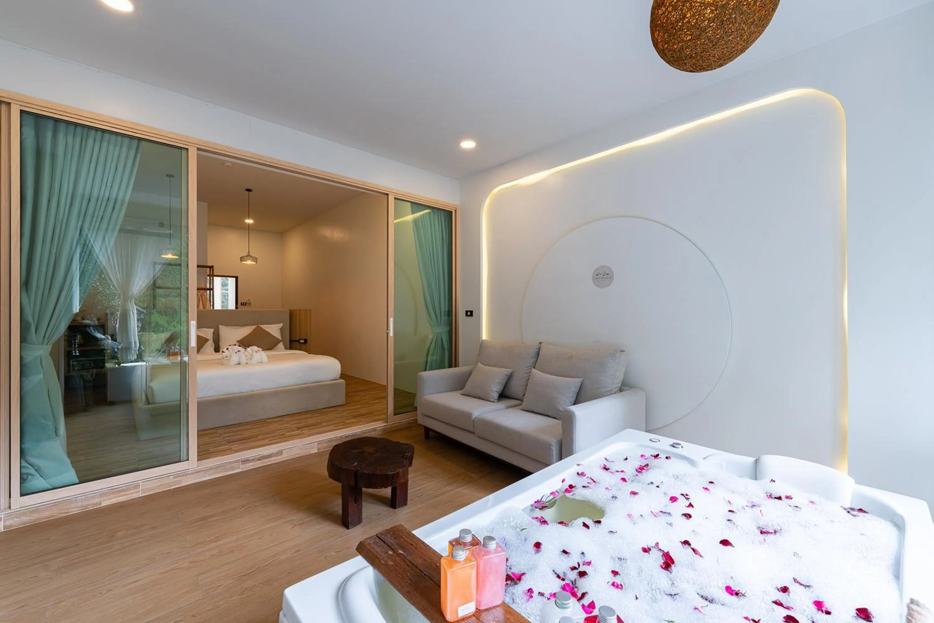 Bed in Inthada At Mae Kampong