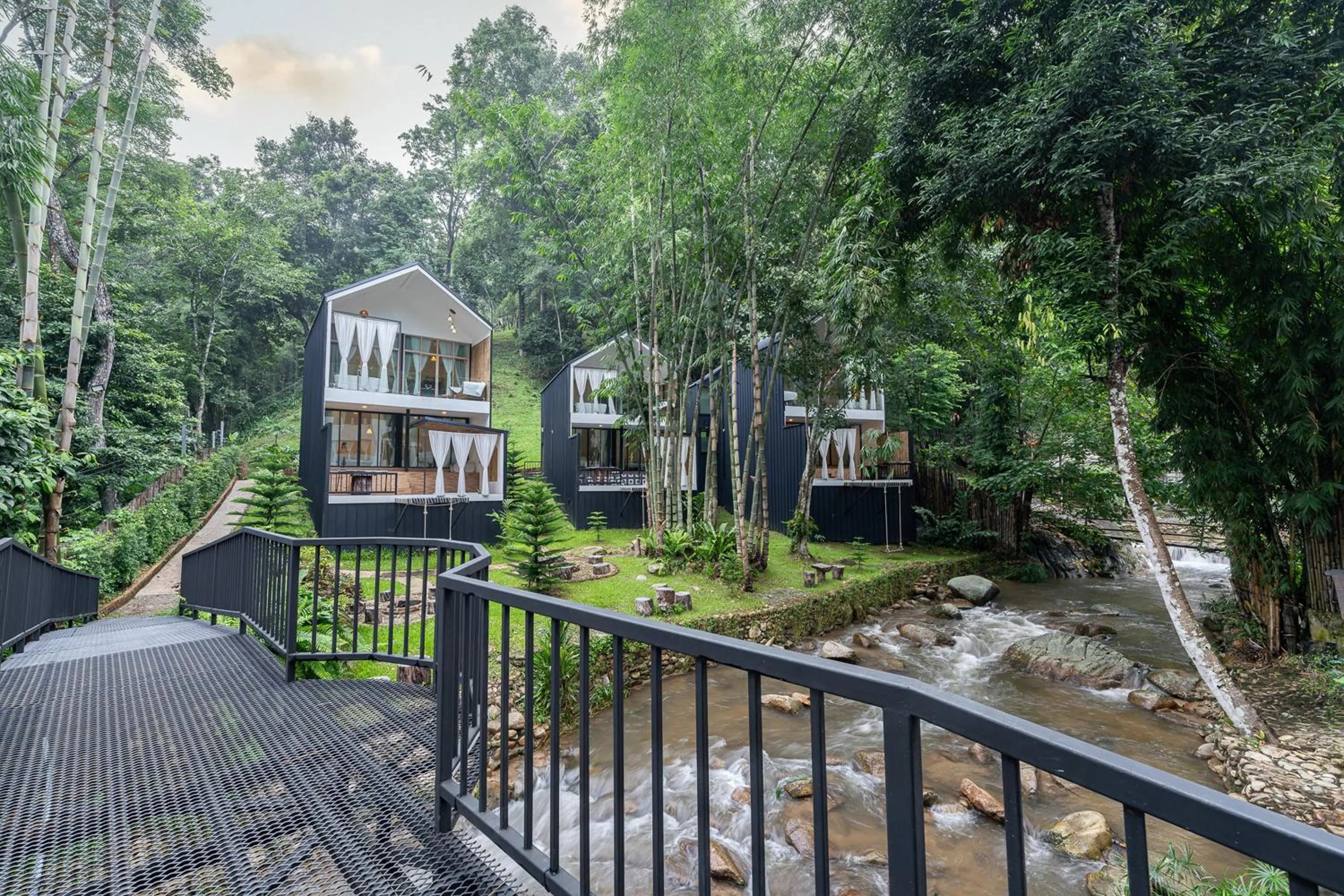 Property building in Inthada At Mae Kampong