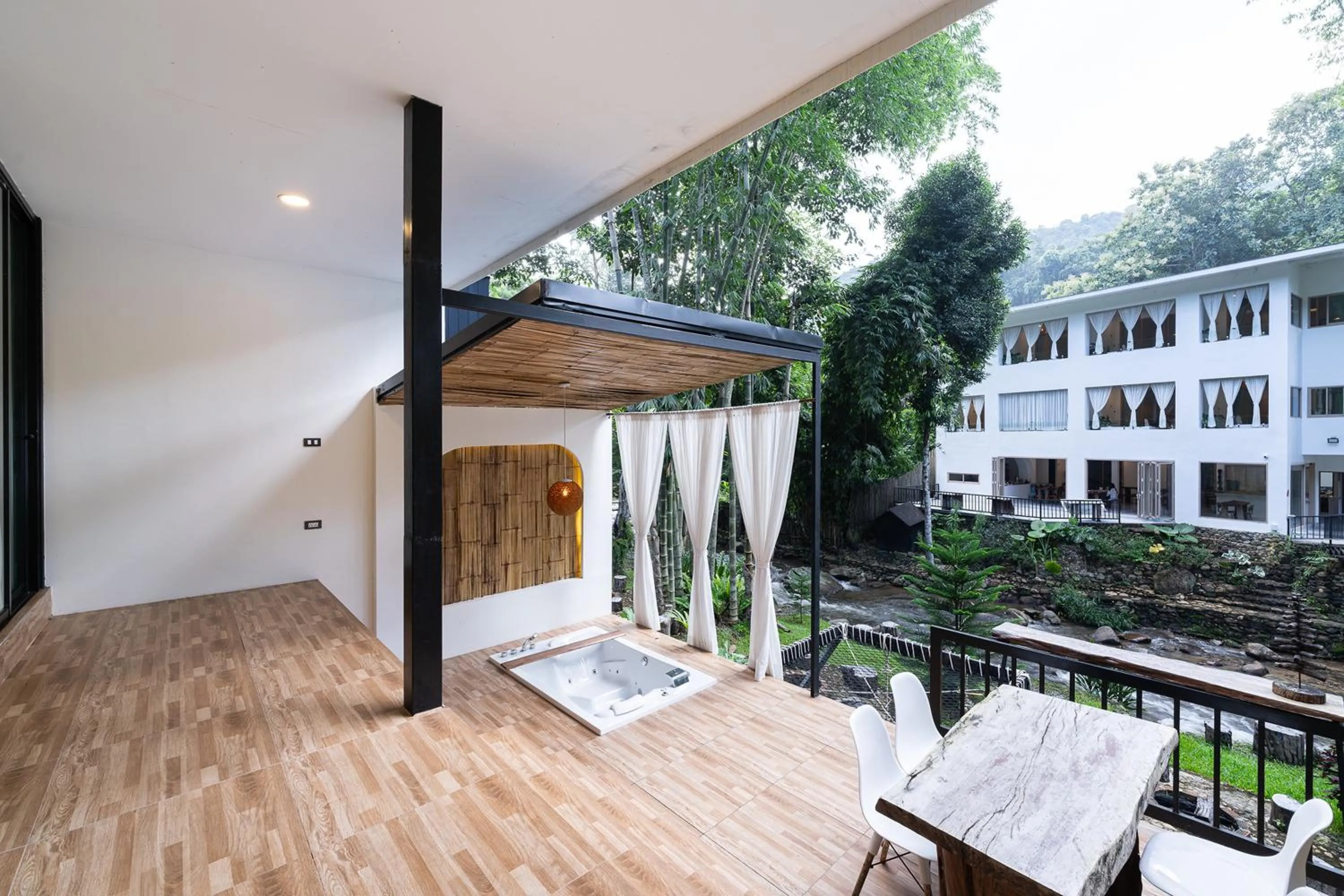 Area and facilities in Inthada At Mae Kampong