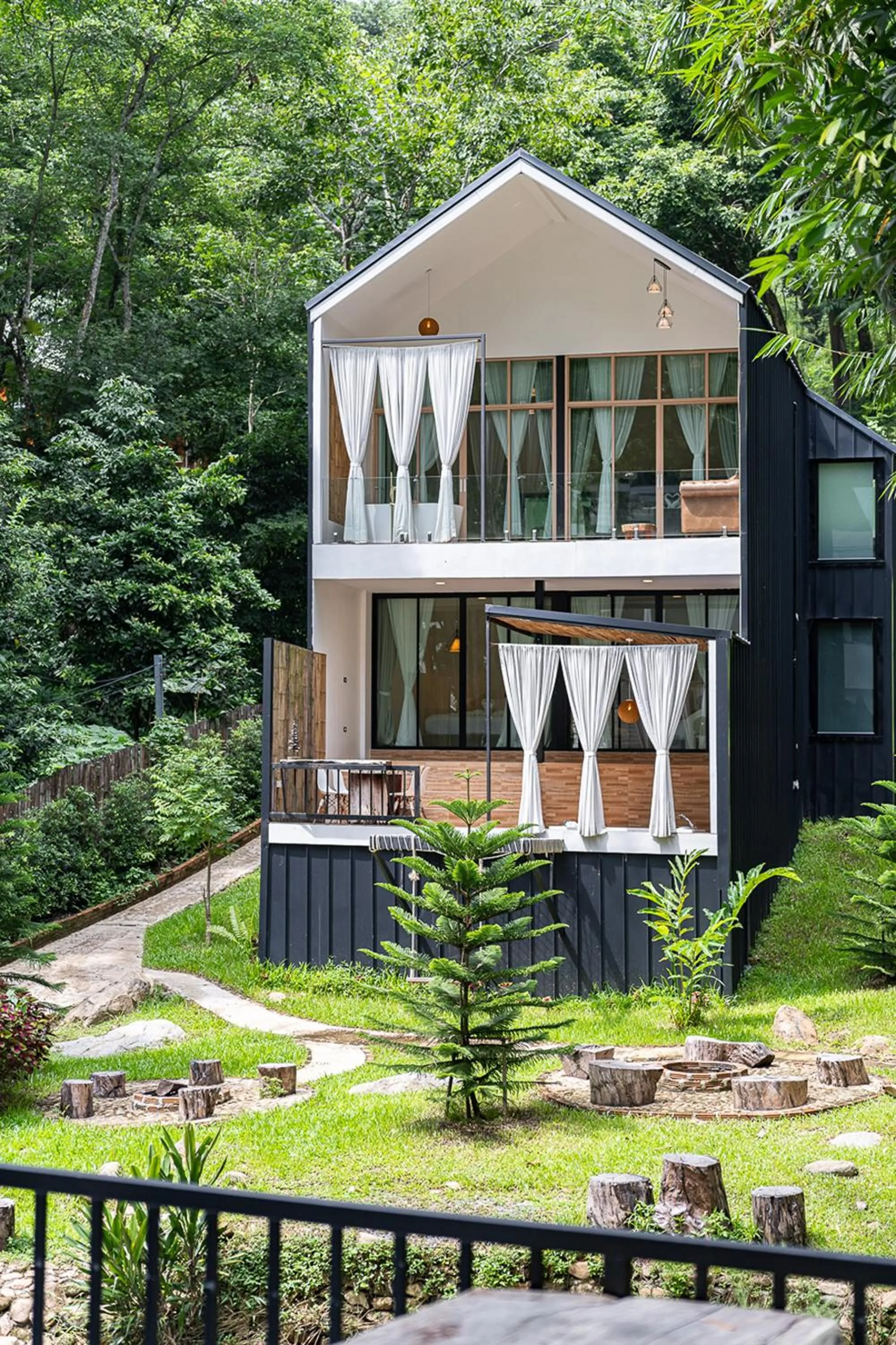 Property building in Inthada At Mae Kampong