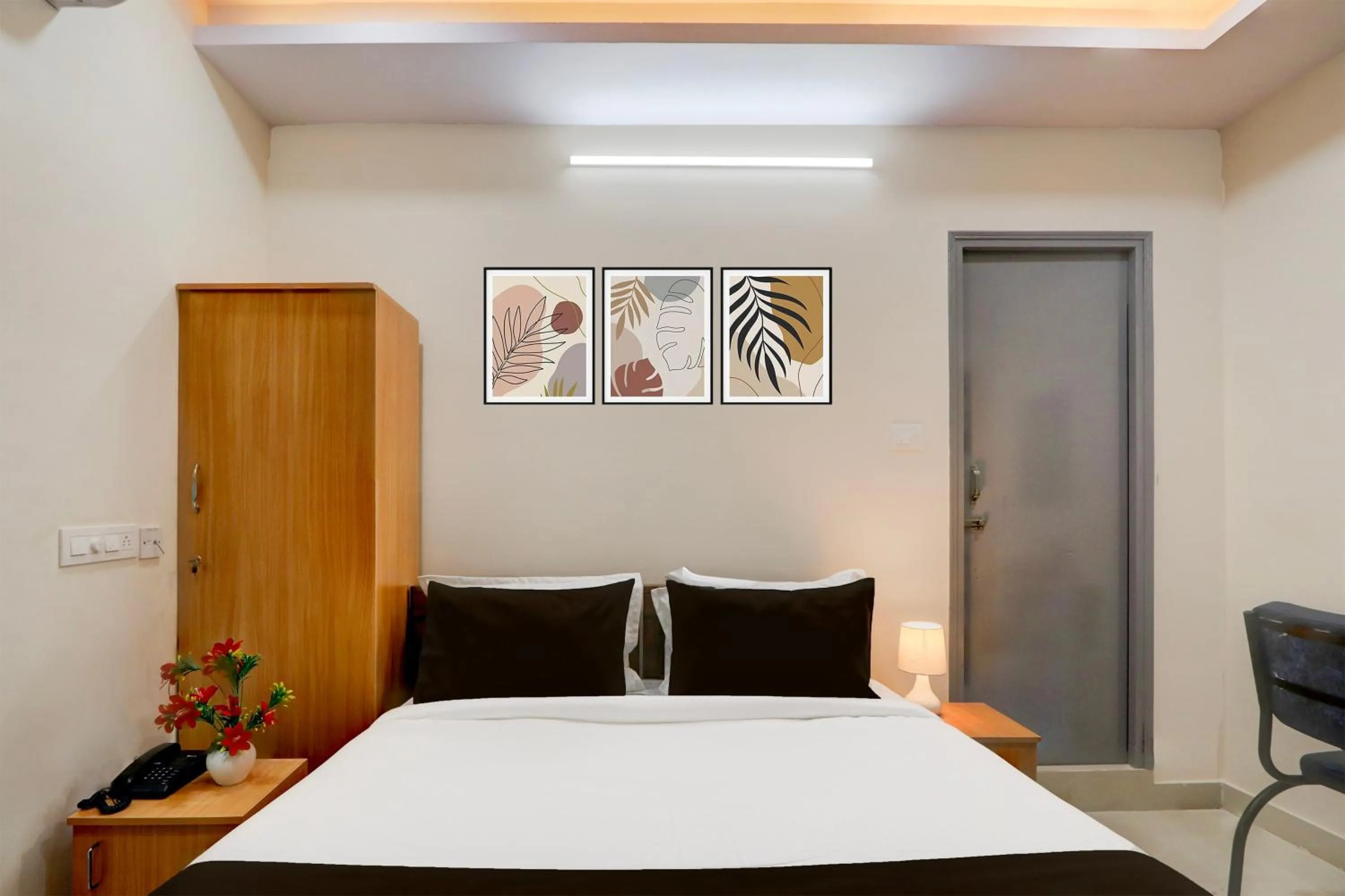 Bedroom, Bed in Super Townhouse Nanak Ram Guda Near WaveRock SEZ