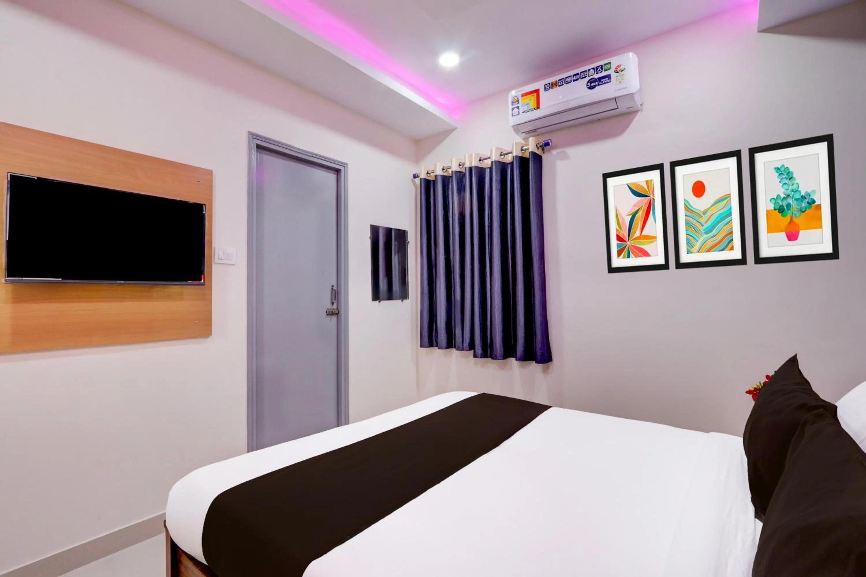 Bedroom, Bed in Super Townhouse Nanak Ram Guda Near WaveRock SEZ