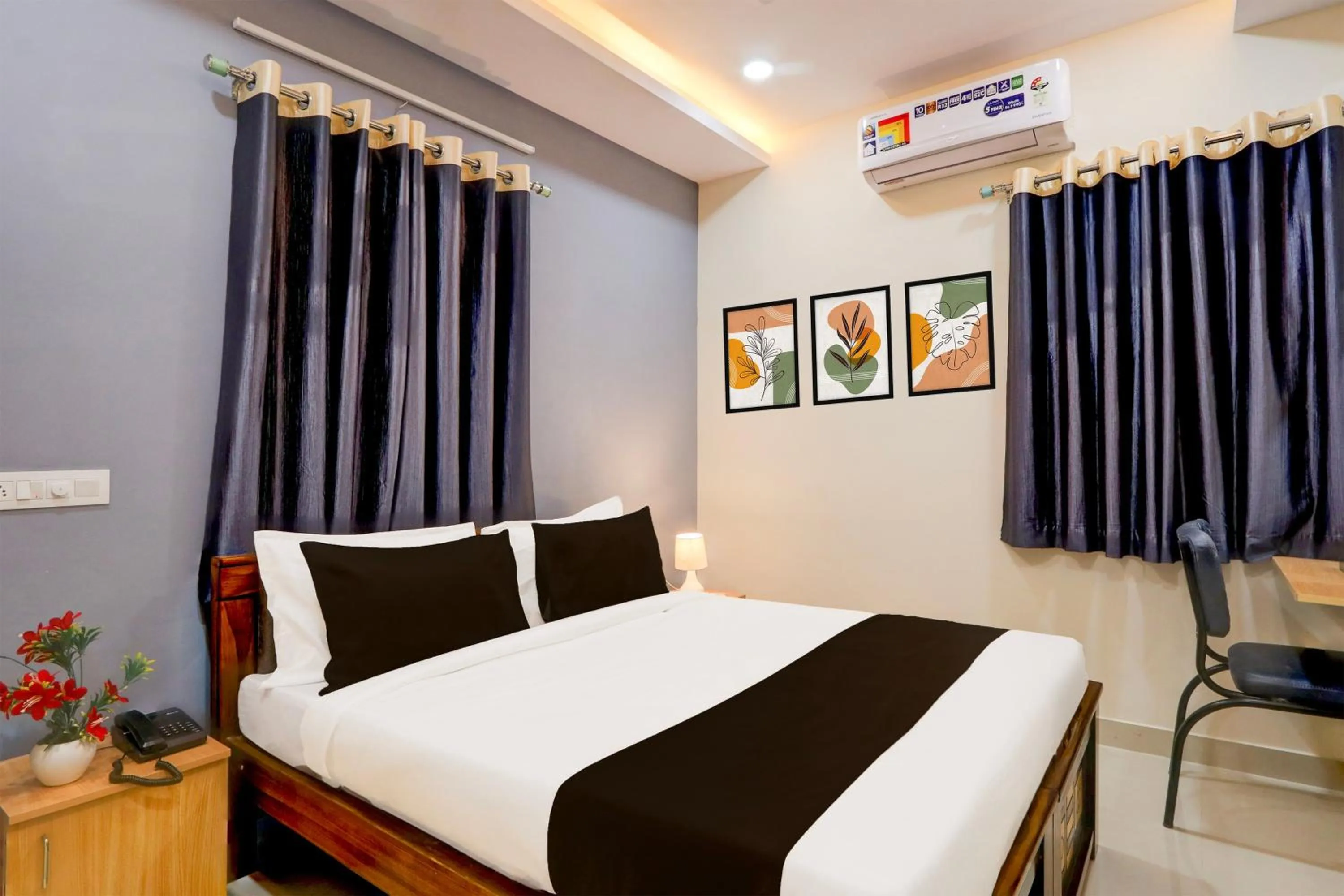 Bedroom, Bed in Super Townhouse Nanak Ram Guda Near WaveRock SEZ