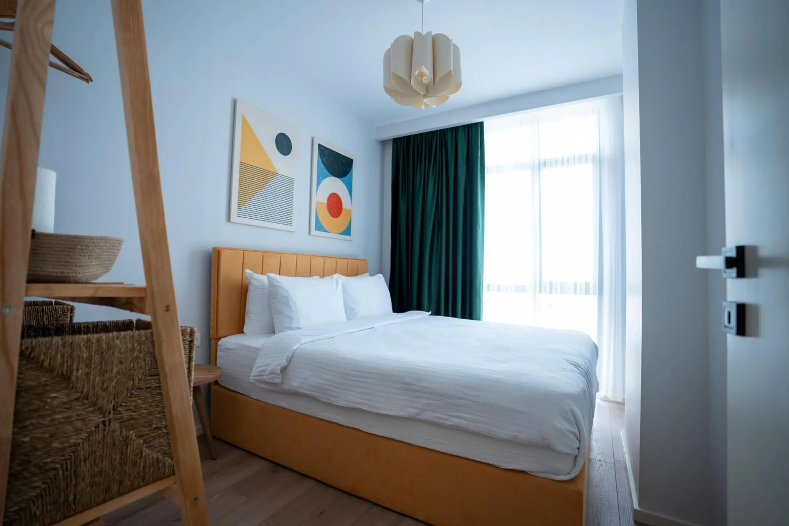 Deluxe Double Room with Shower in Bird Nest Suites Deluxe Double Room with Shower in Bird Nest Suites