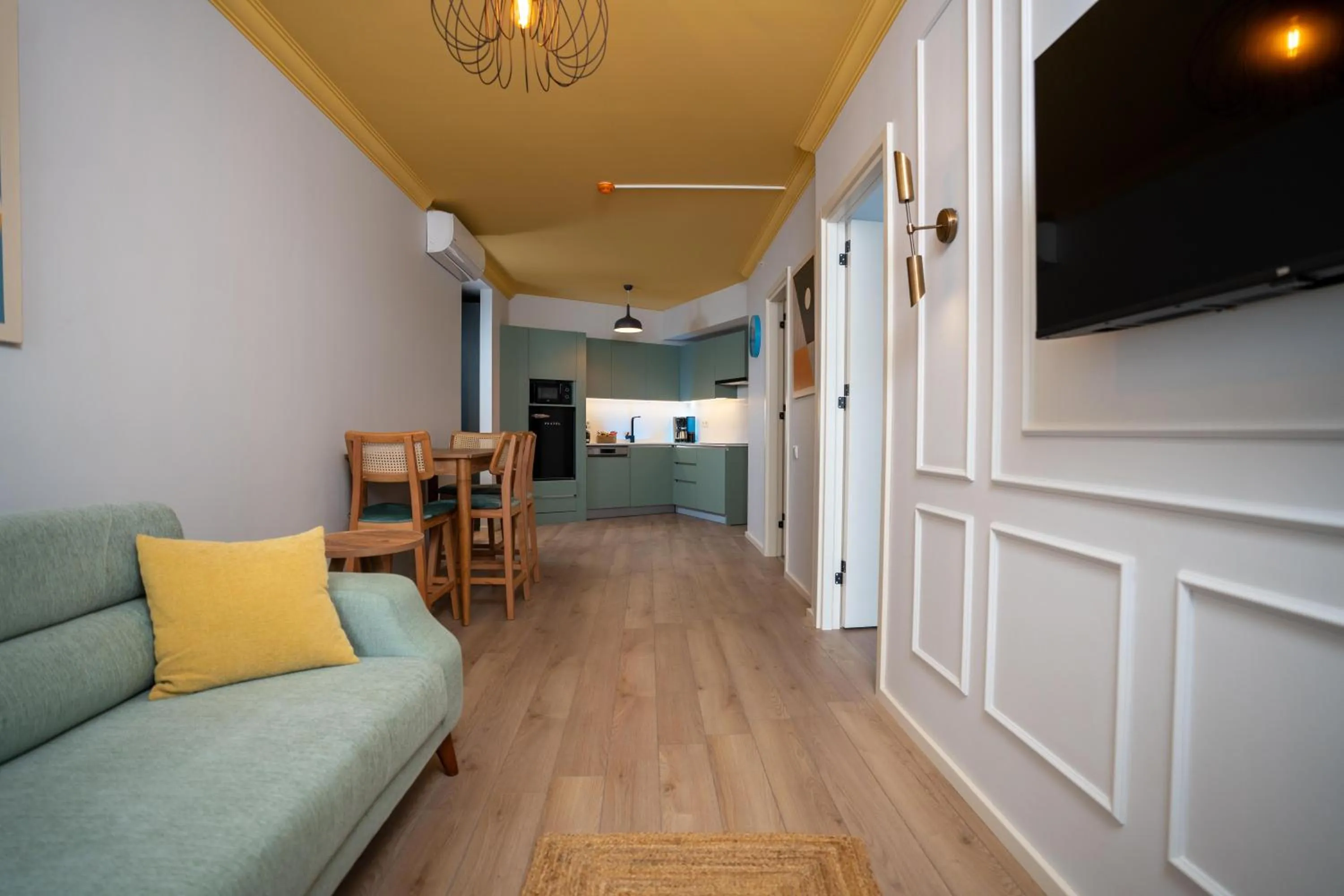 Photo of the whole room in Bird Nest Suites