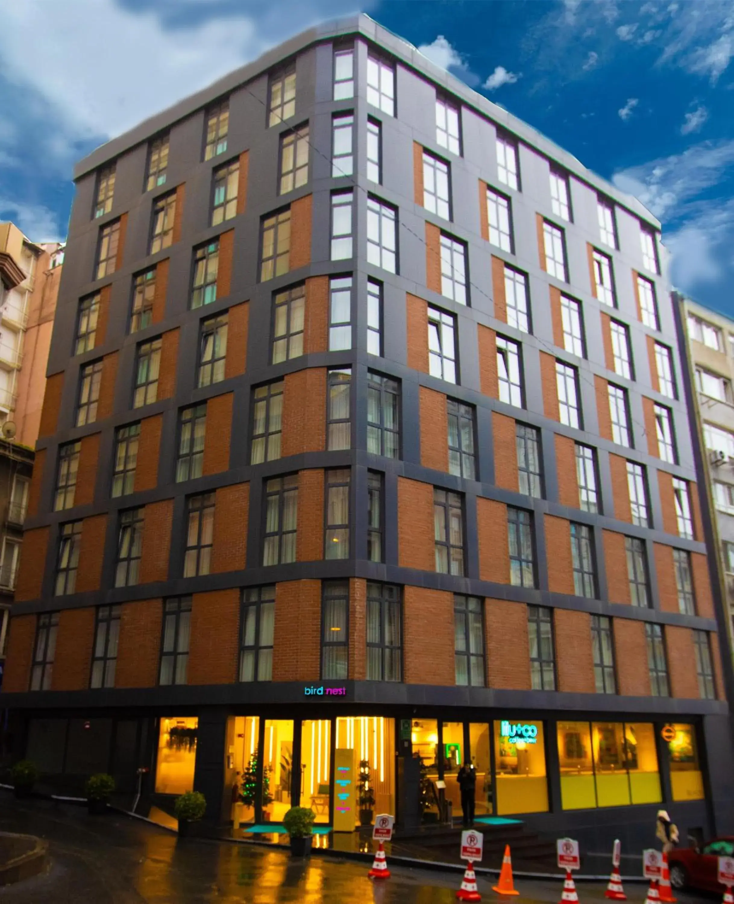 Property building in Bird Nest Suites Property building in Bird Nest Suites