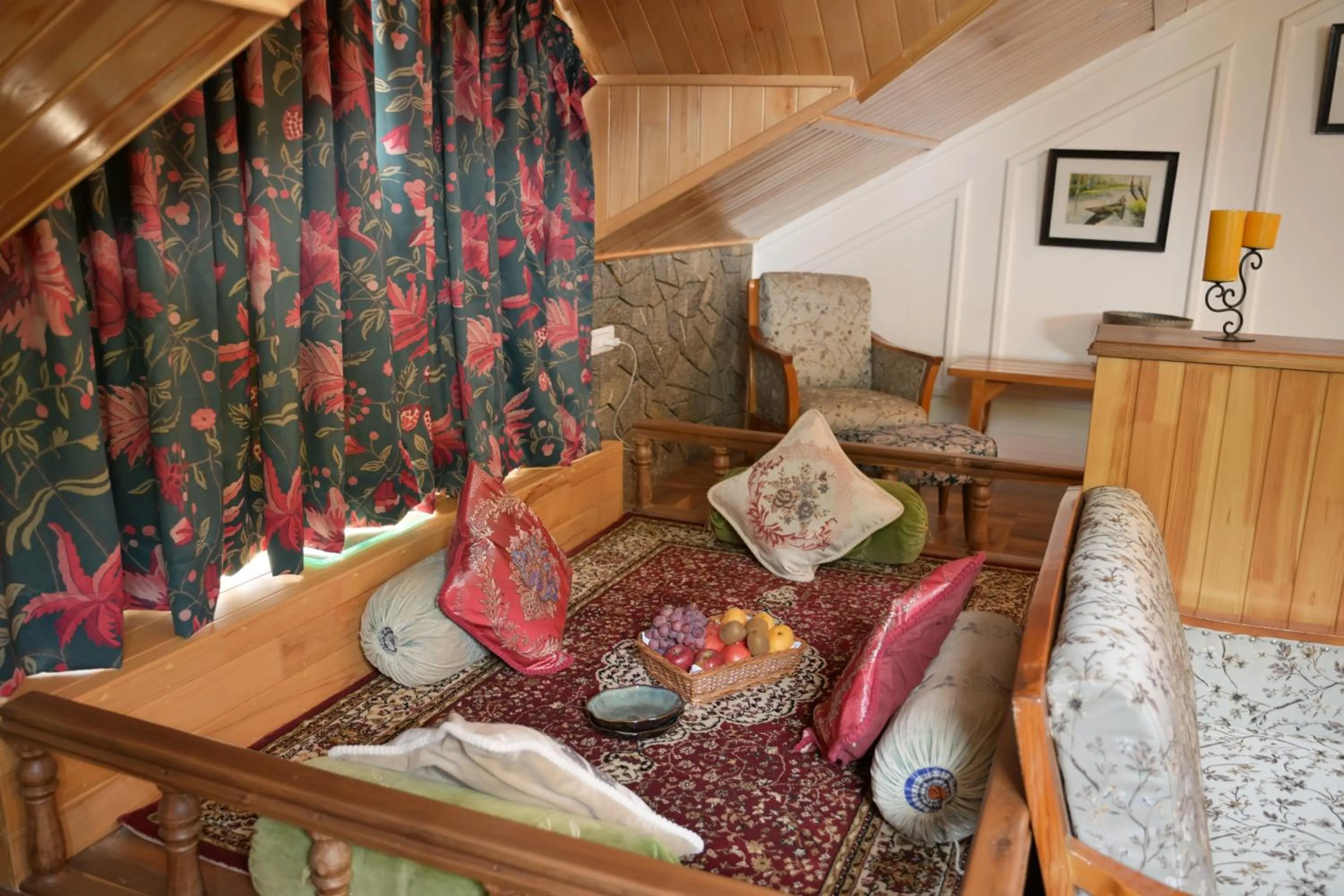 Tree of Life Lakeside Cottage, Srinagar