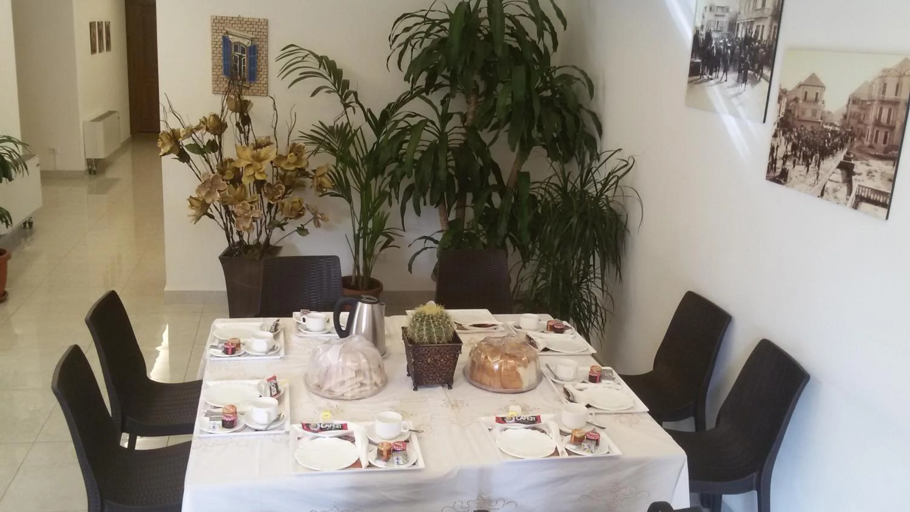 Restaurant/places to eat in Hotel St Jean