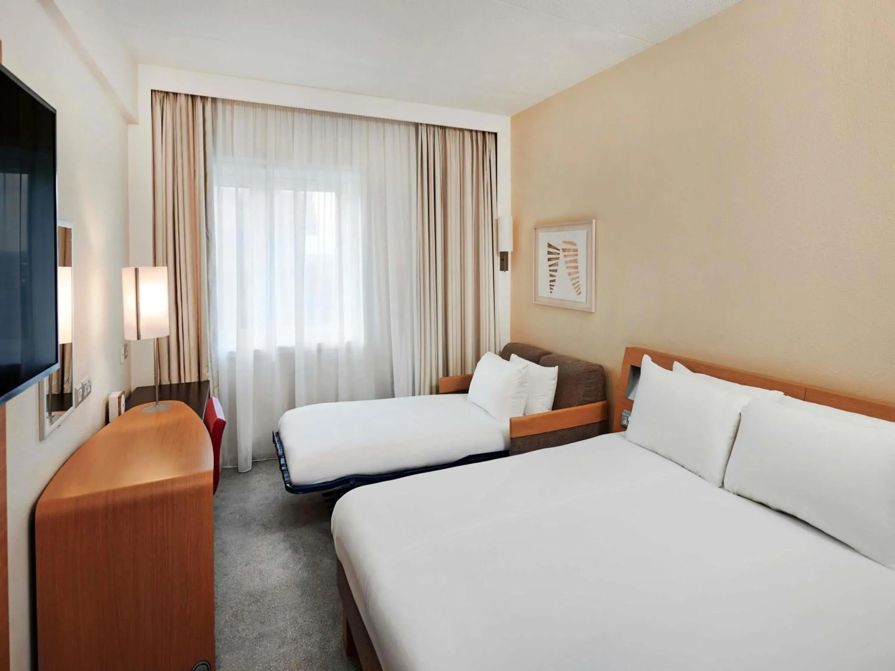 Bedroom, Bed in Novotel London West Bedroom, Bed in Novotel London West