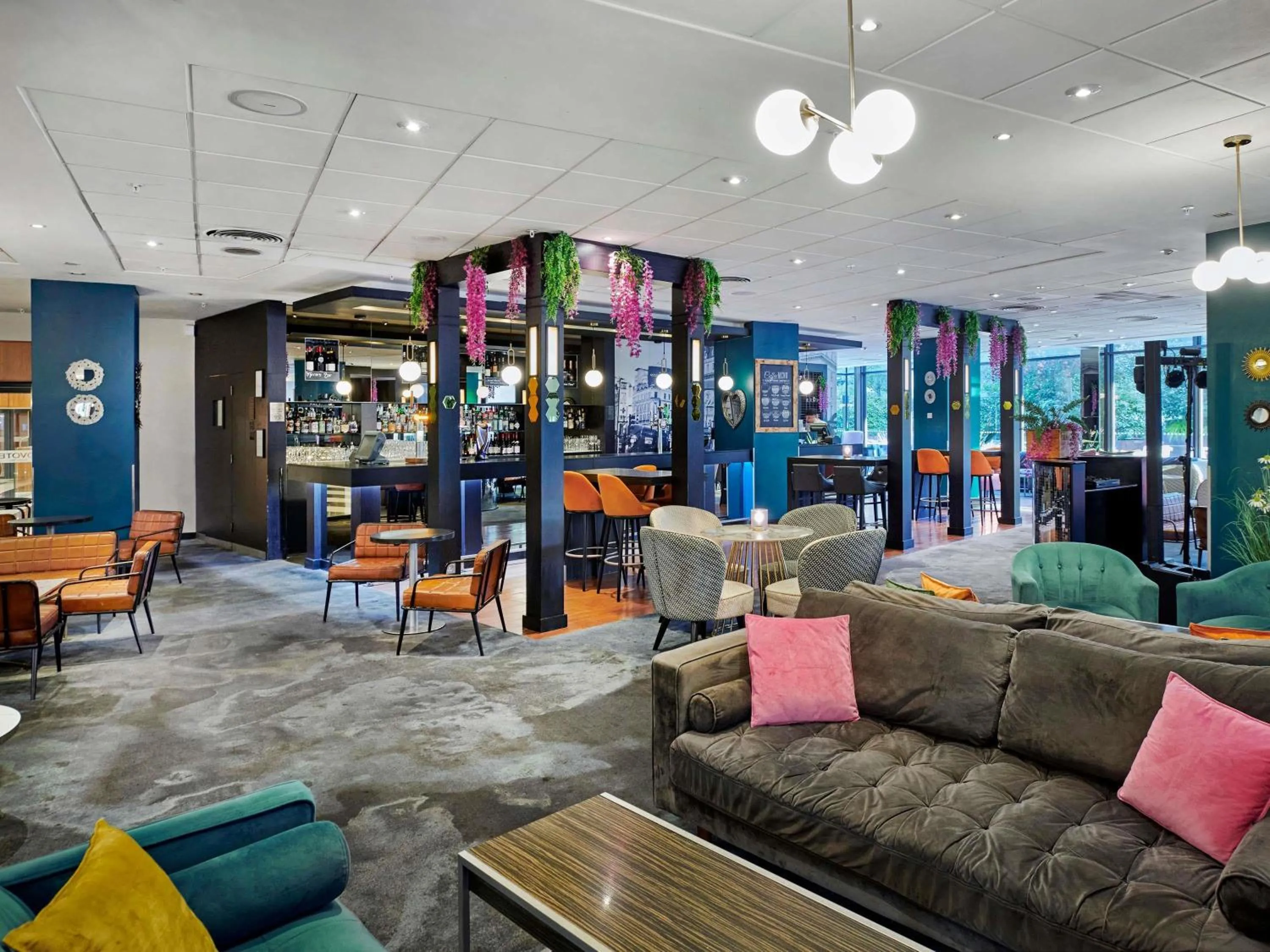 Lounge or bar in Novotel London West