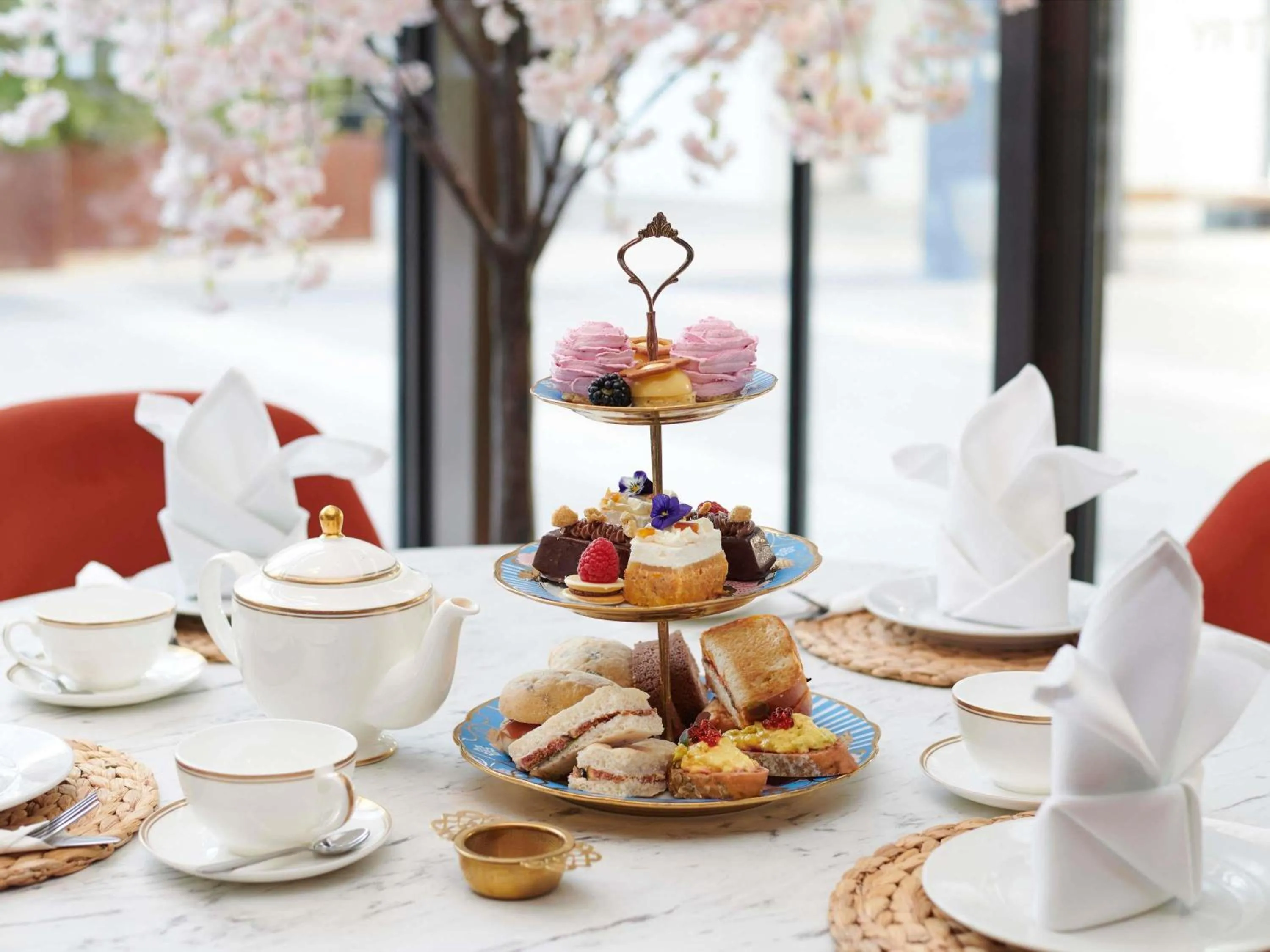 Lounge or bar in Novotel London West