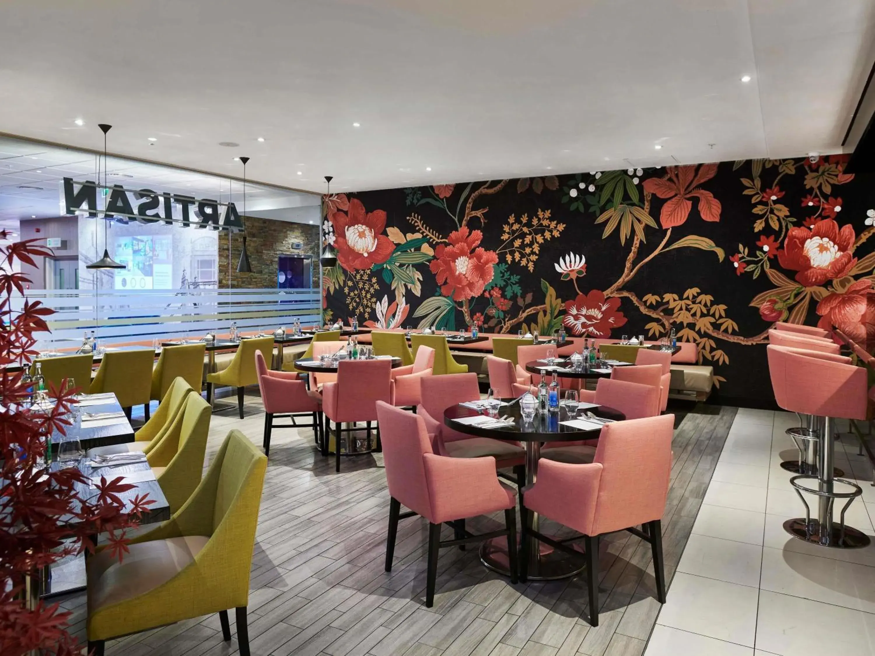 Restaurant/places to eat in Novotel London West Restaurant/places to eat in Novotel London West