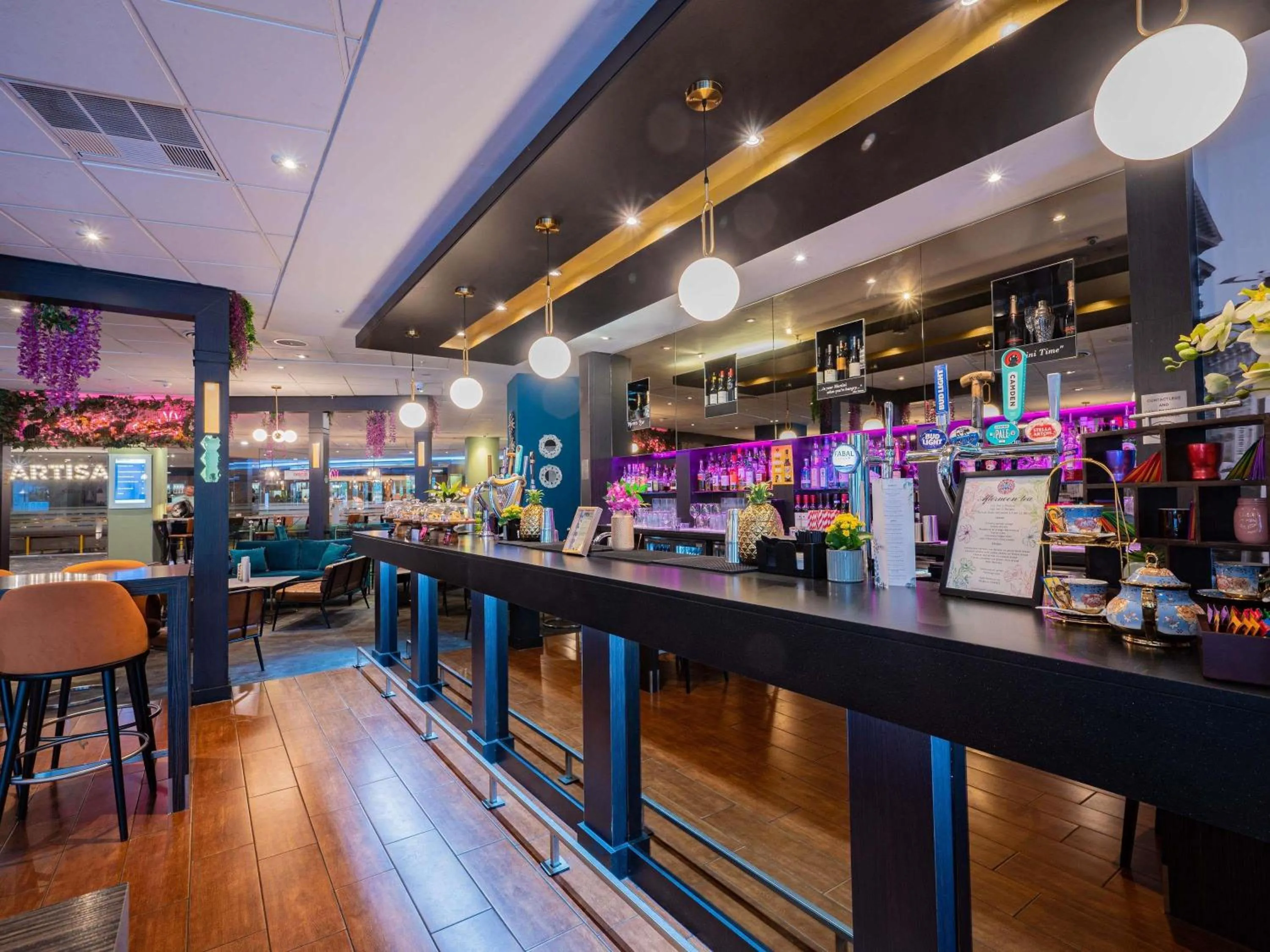 Lounge or bar in Novotel London West