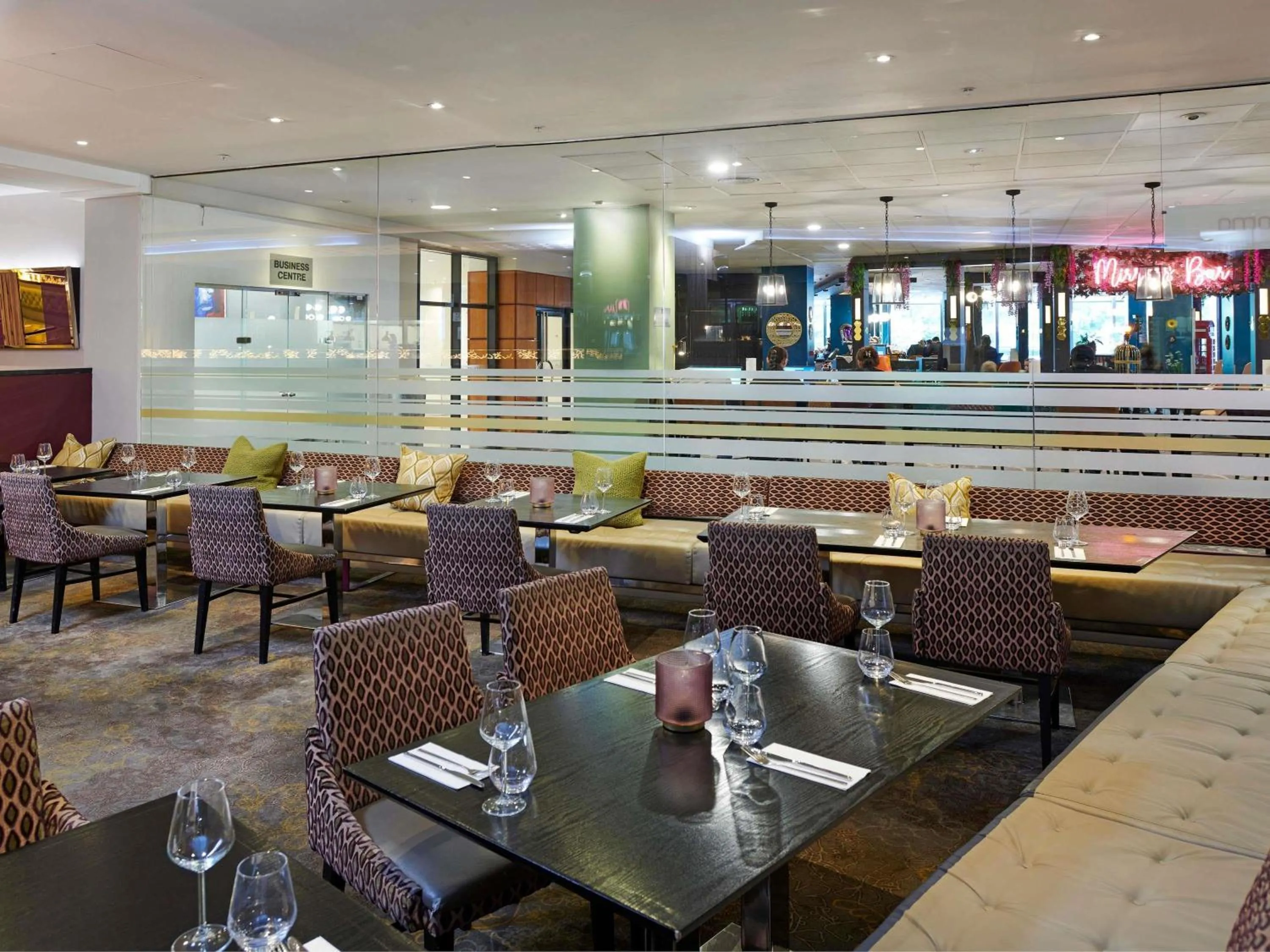 Restaurant/places to eat in Novotel London West