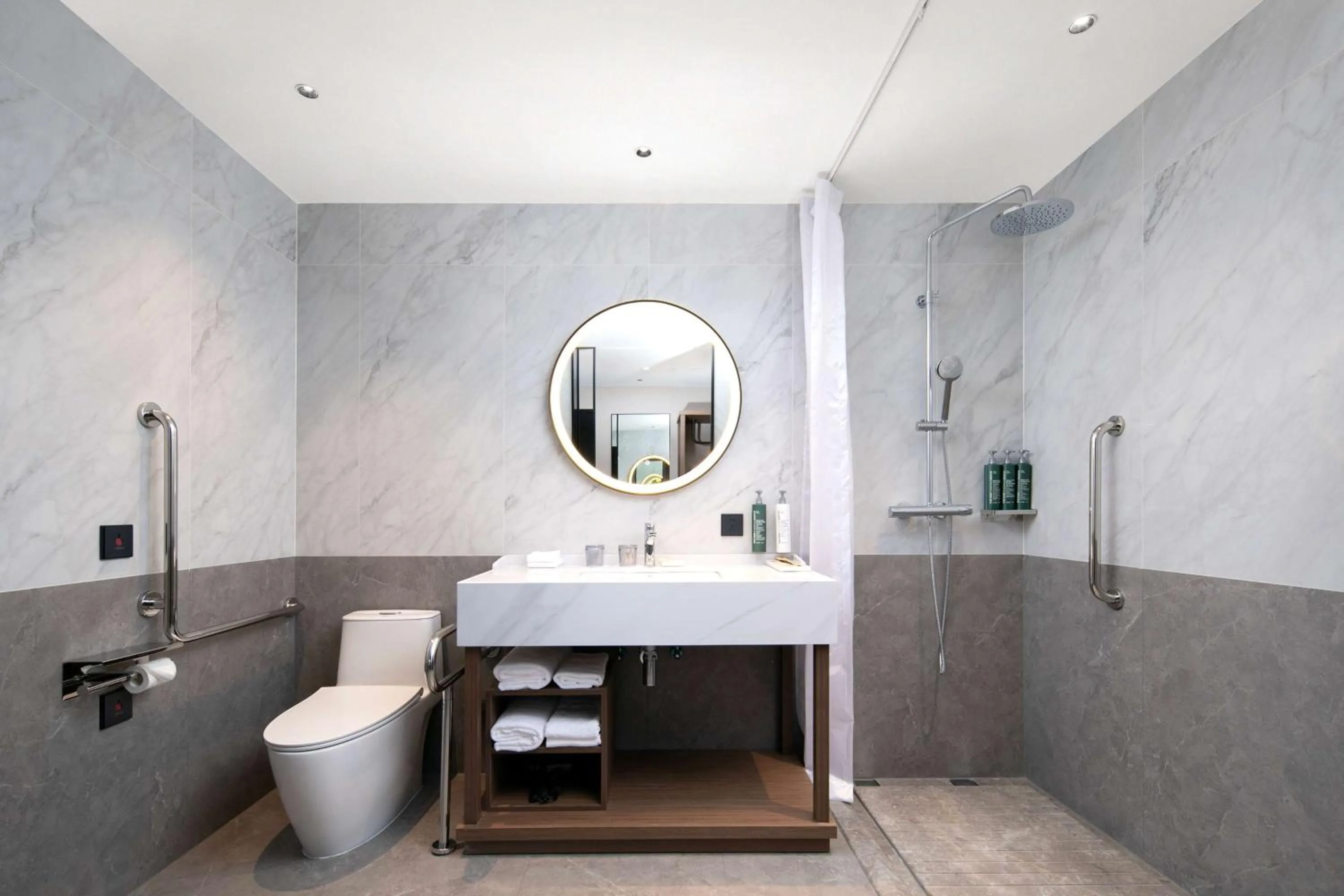 Bathroom in Hilton Garden Inn Handan She County