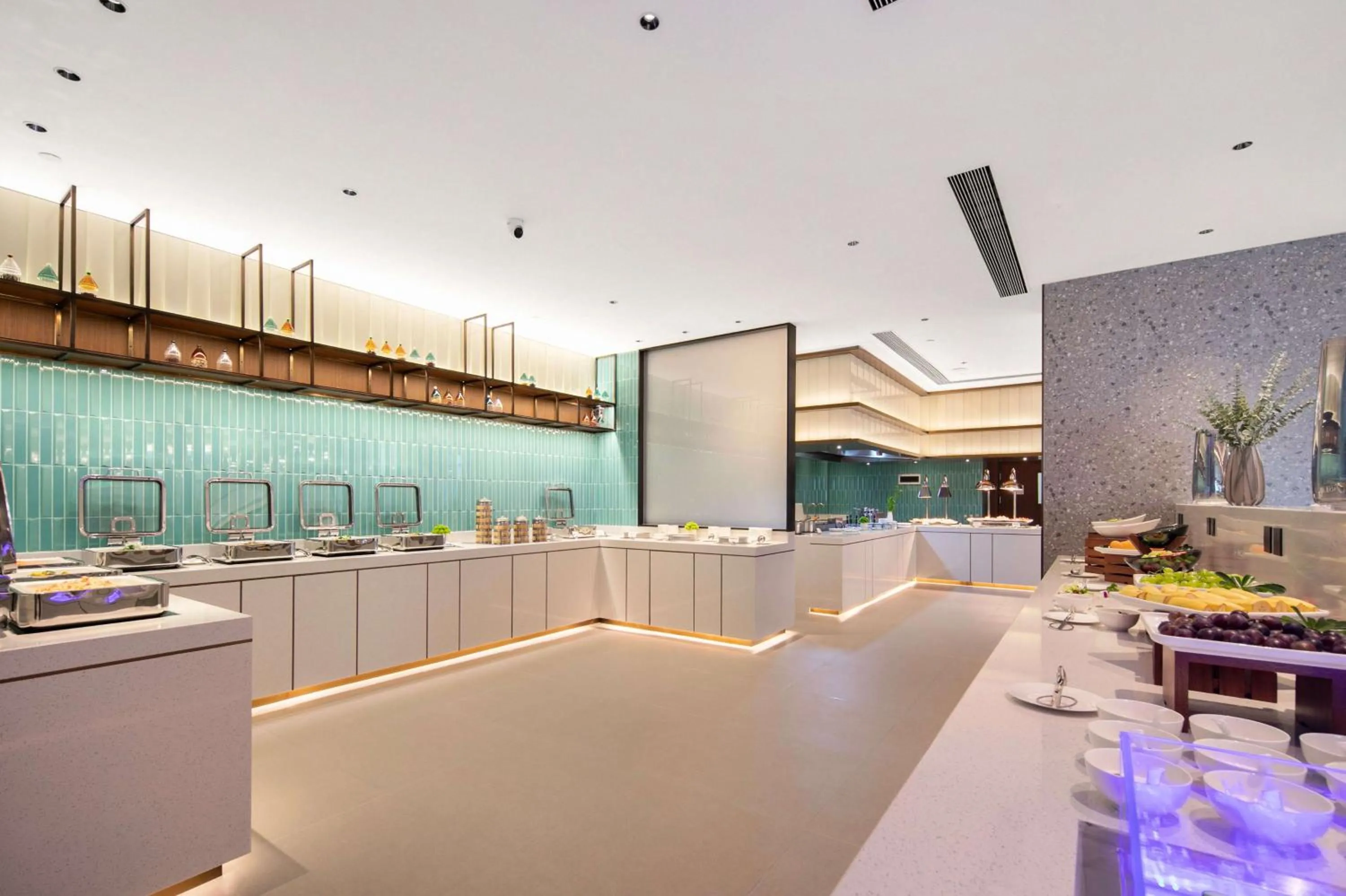 Restaurant/places to eat in Hilton Garden Inn Handan She County