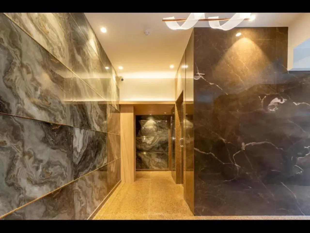 Lobby or reception in Hotel Supreme Comforts - Mumbai Airport Lobby or reception in Hotel Supreme Comforts - Mumbai Airport