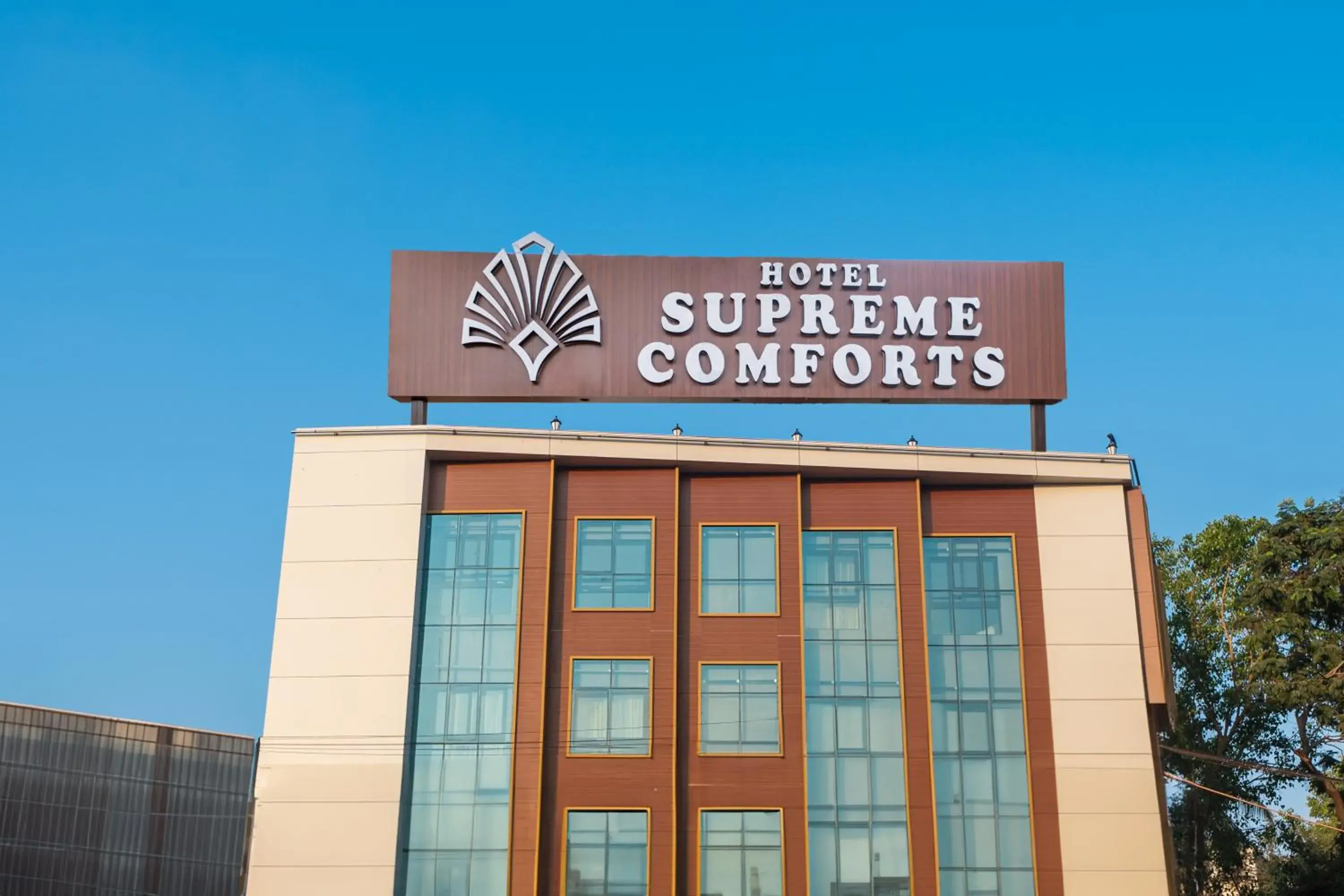 Property building in Hotel Supreme Comforts - Mumbai Airport Property building in Hotel Supreme Comforts - Mumbai Airport
