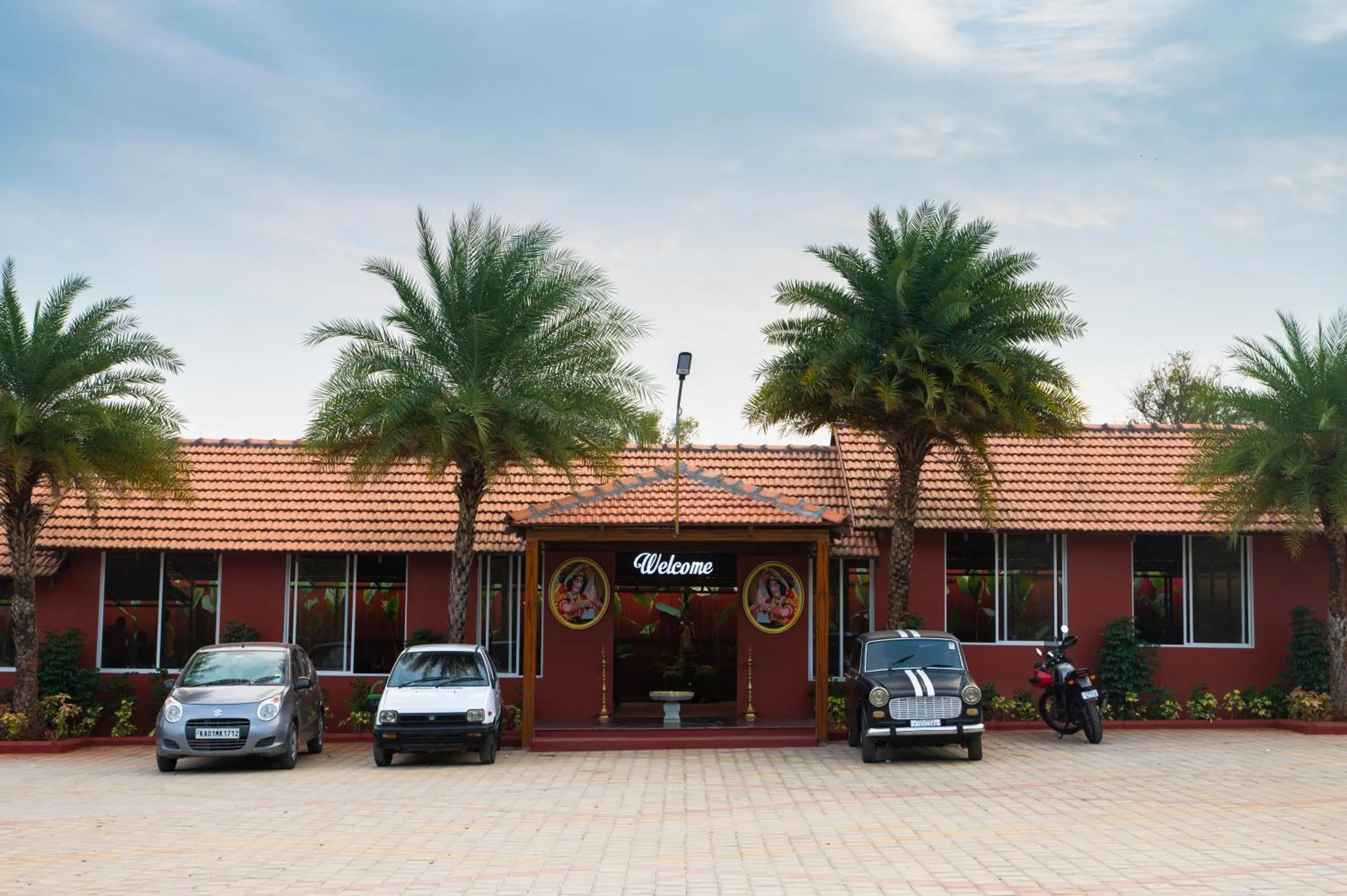 Parking in Poojaris Nirantara - Mysuru