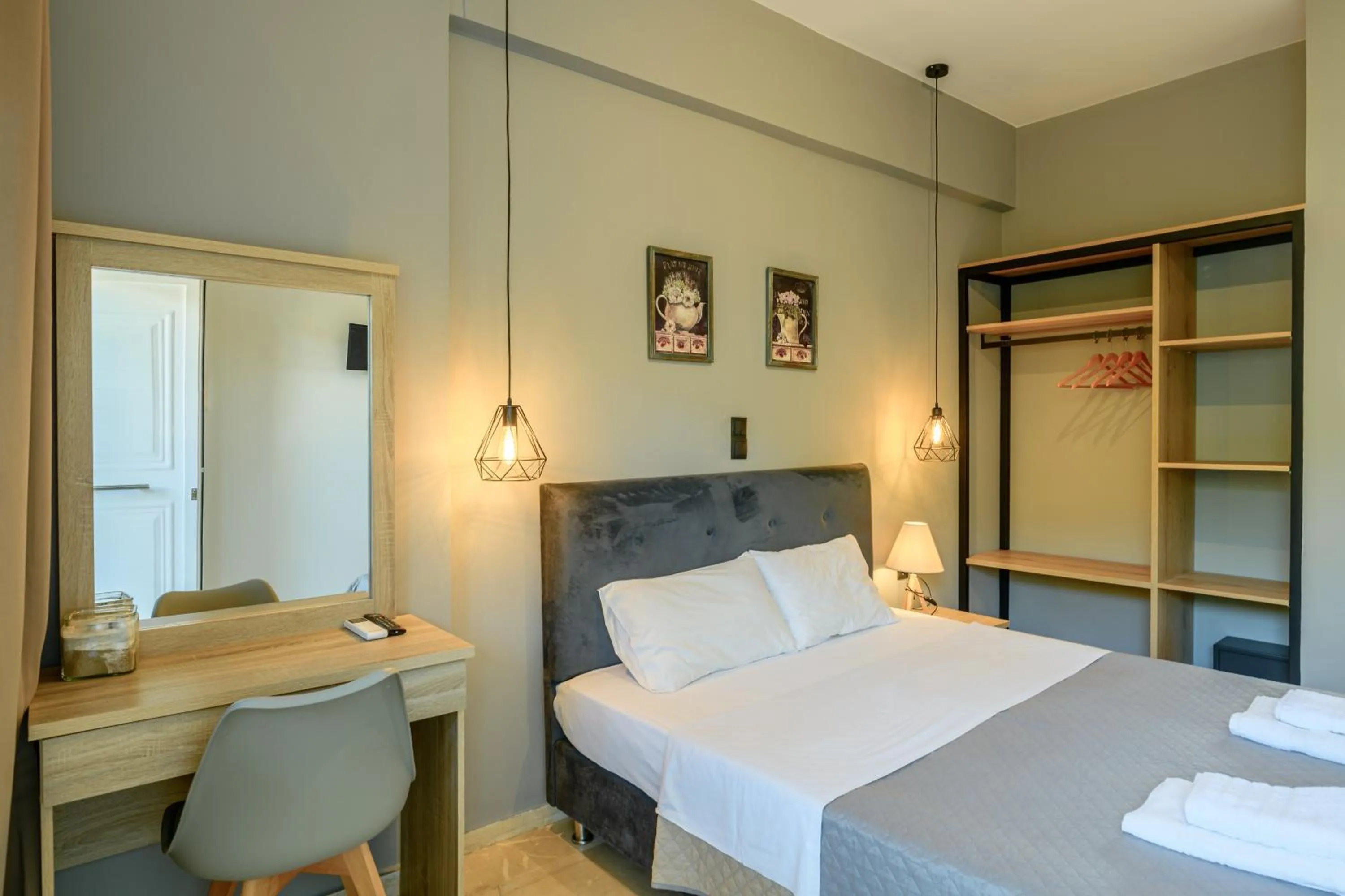 Photo of the whole room, Bed in Evita Studios