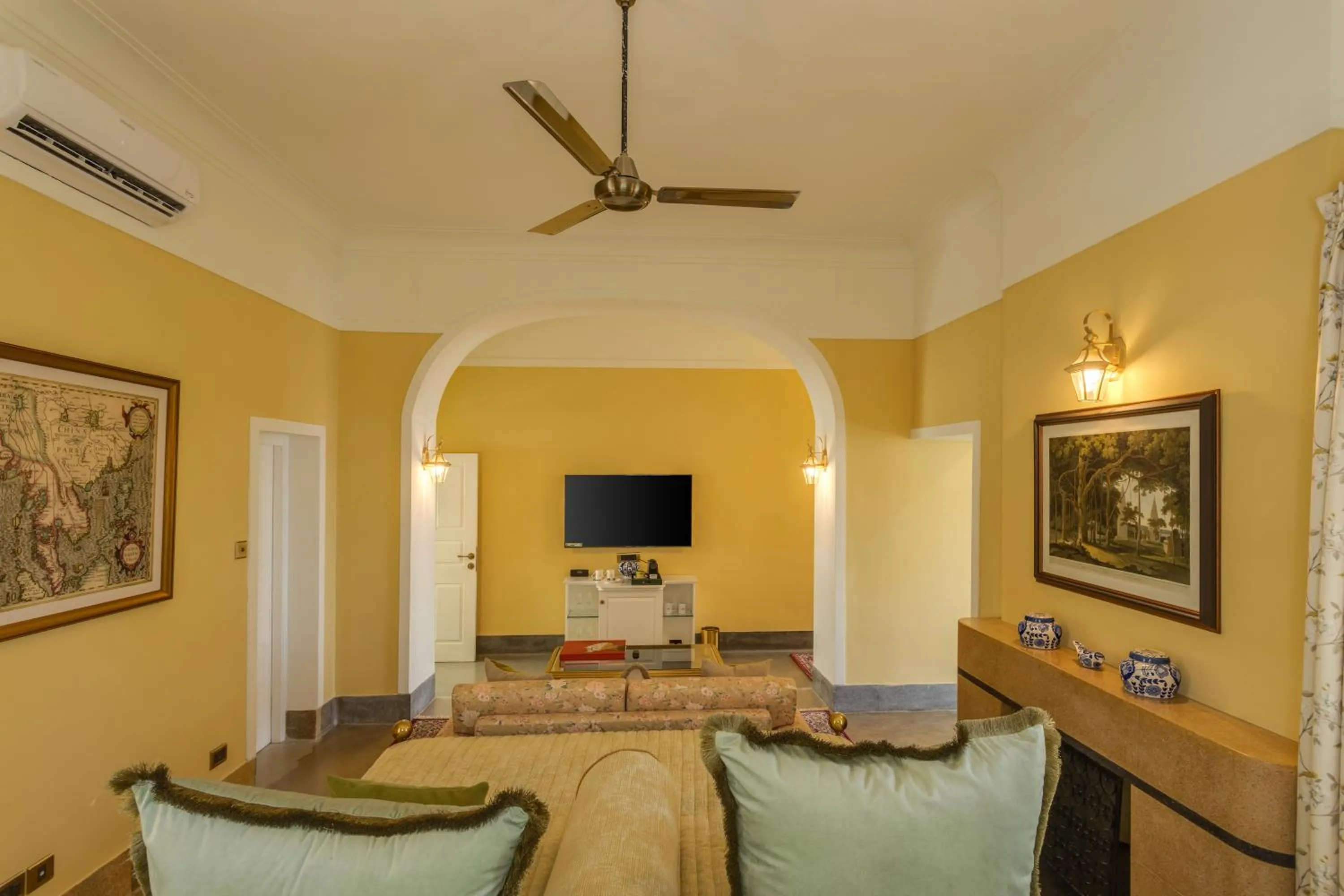 TV and multimedia in Kinwani House - Araiya Anthology