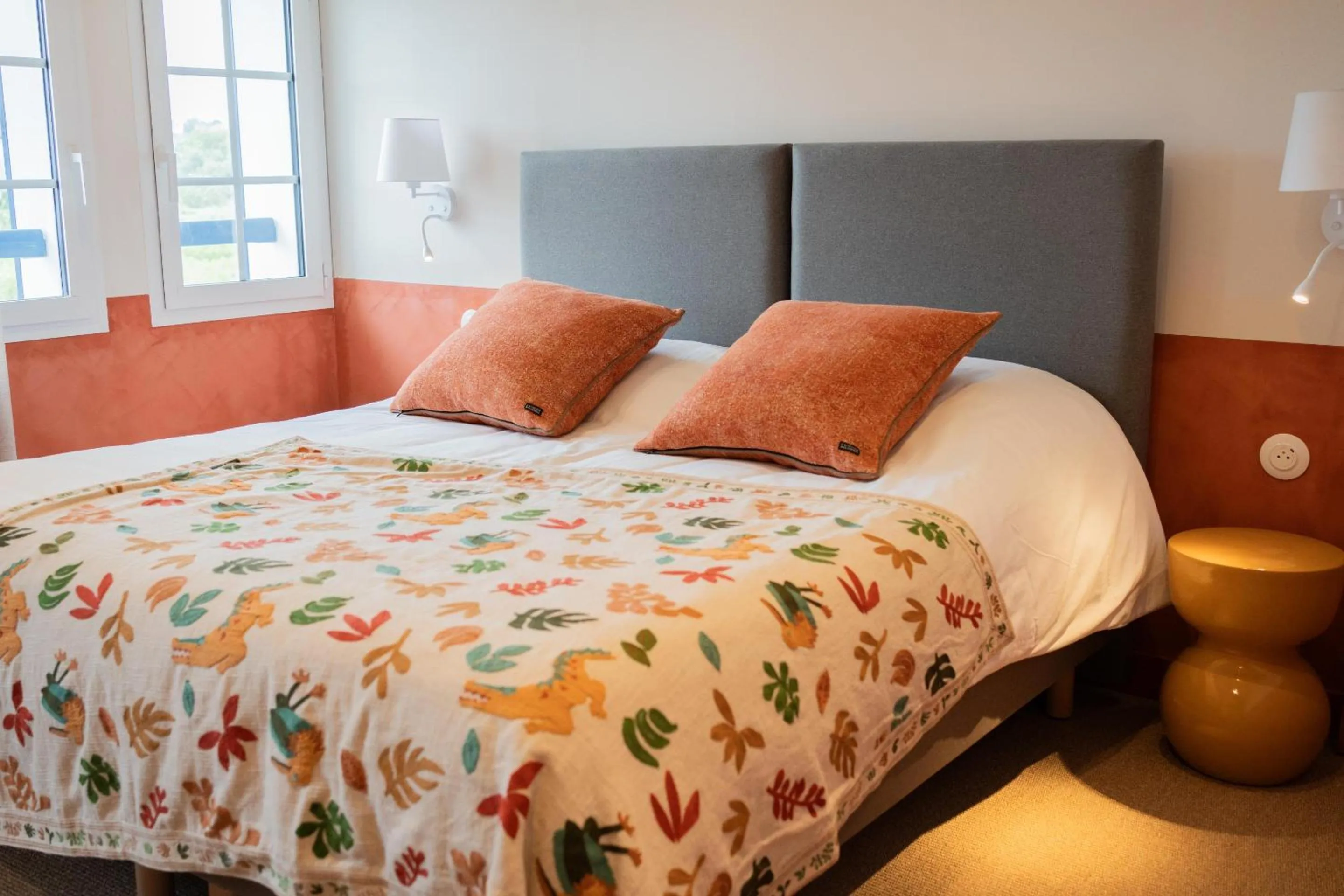 Bedroom, Bed in Kaliko