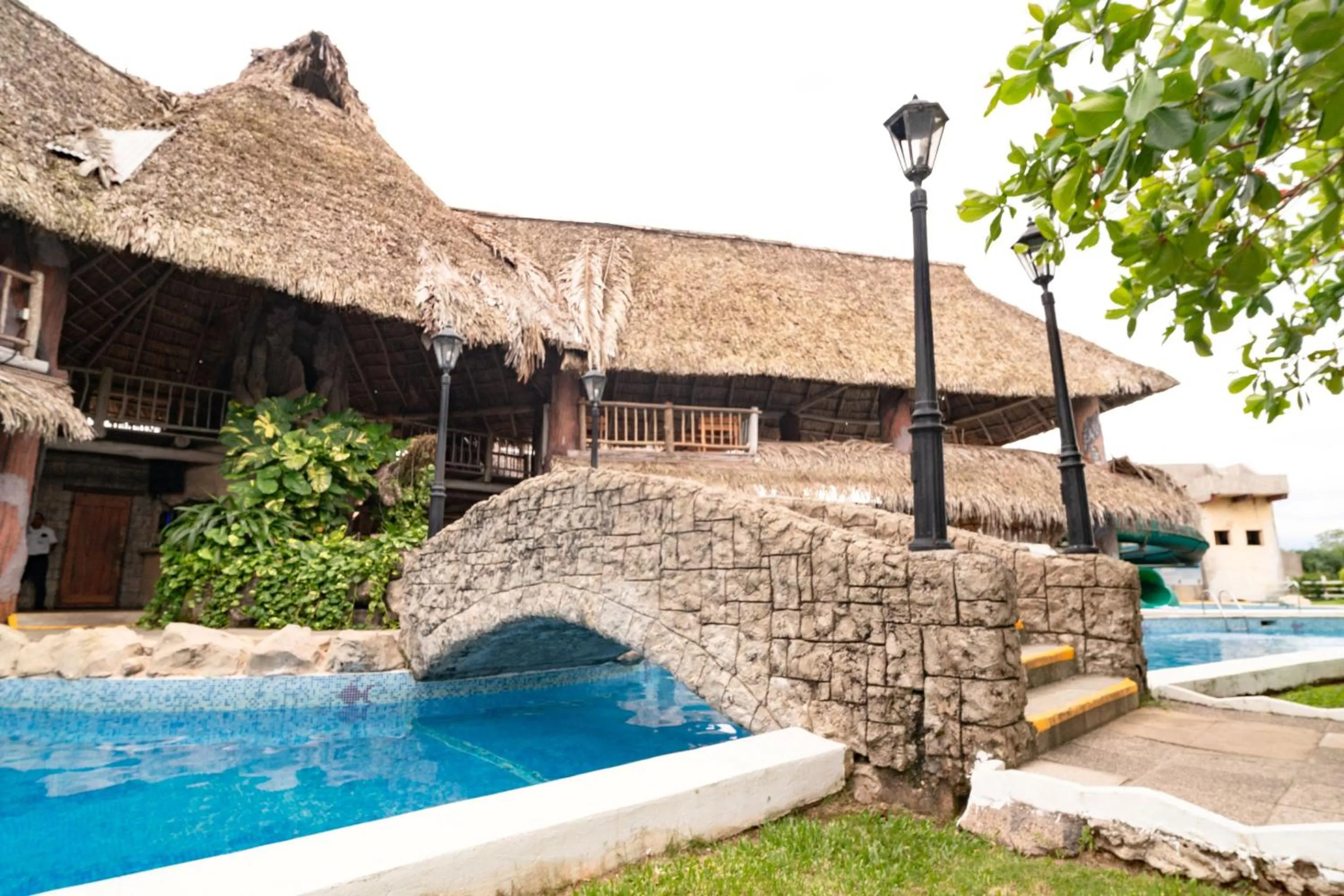 Swimming pool in Amatique Bay Hotel