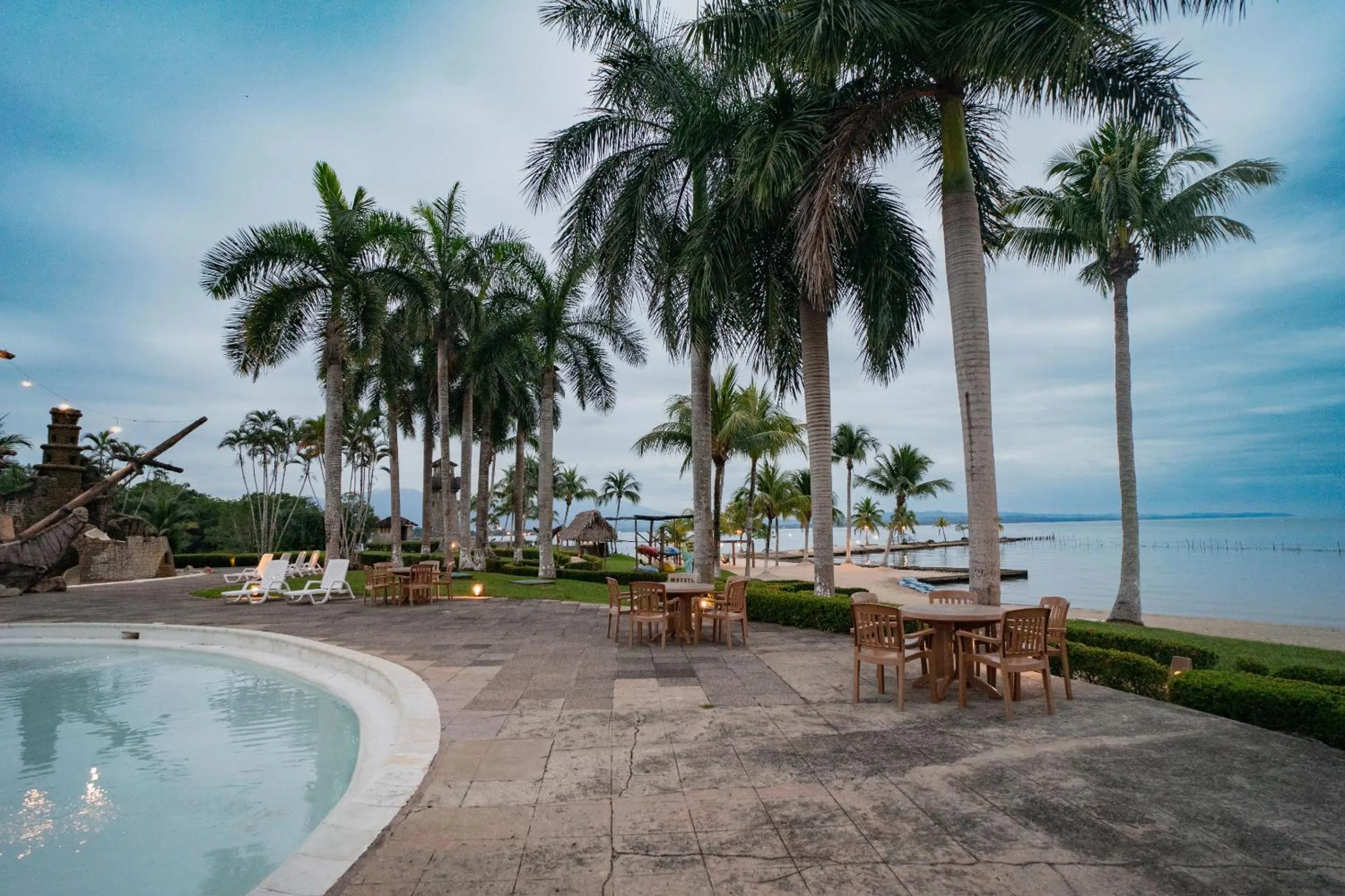 Swimming pool in Amatique Bay Hotel