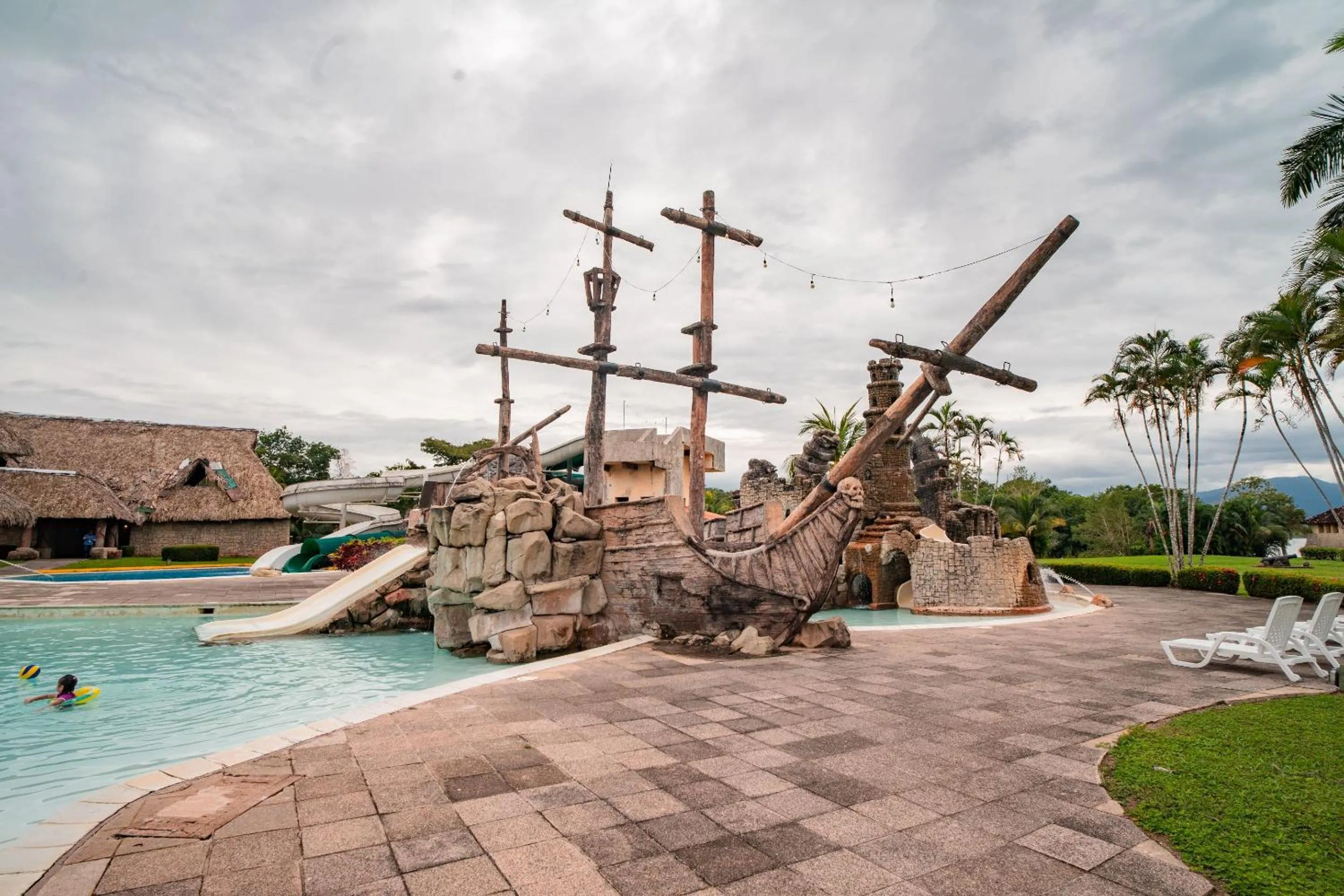 Swimming pool in Amatique Bay Hotel