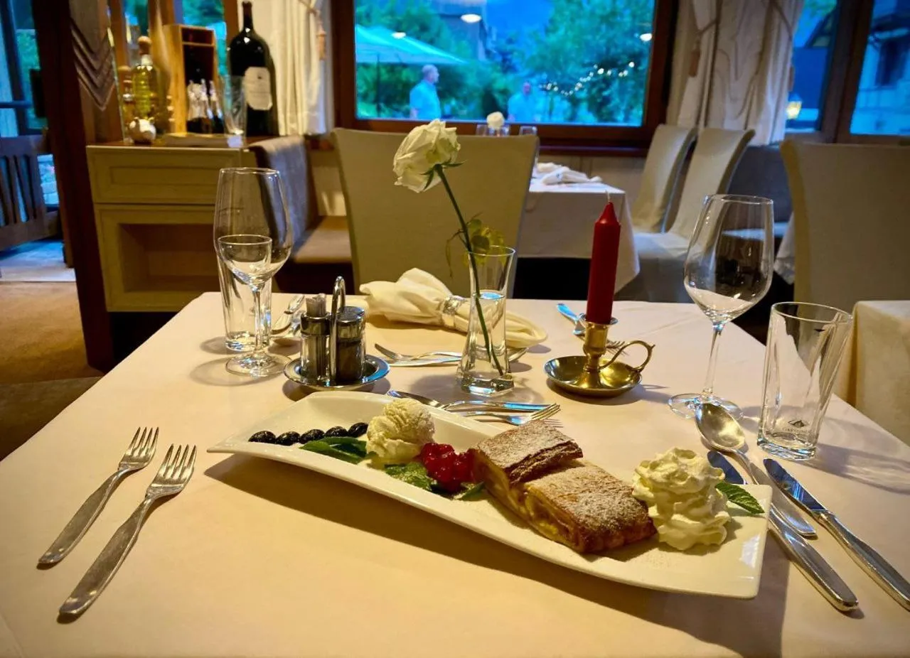 Restaurant/places to eat in Hotel Batzenhäusl