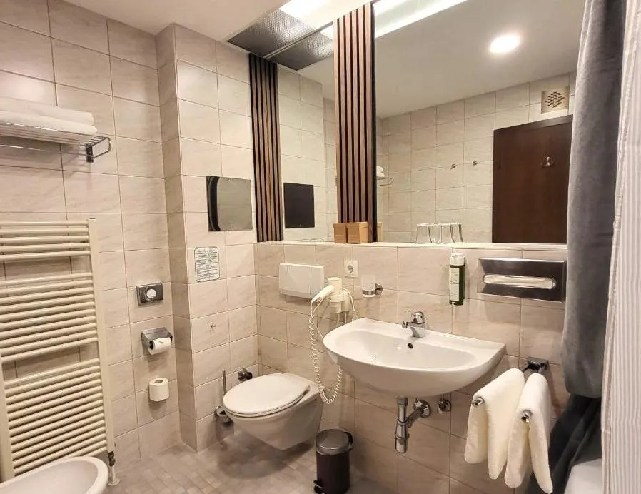 Toilet in Hotel Batzenhäusl