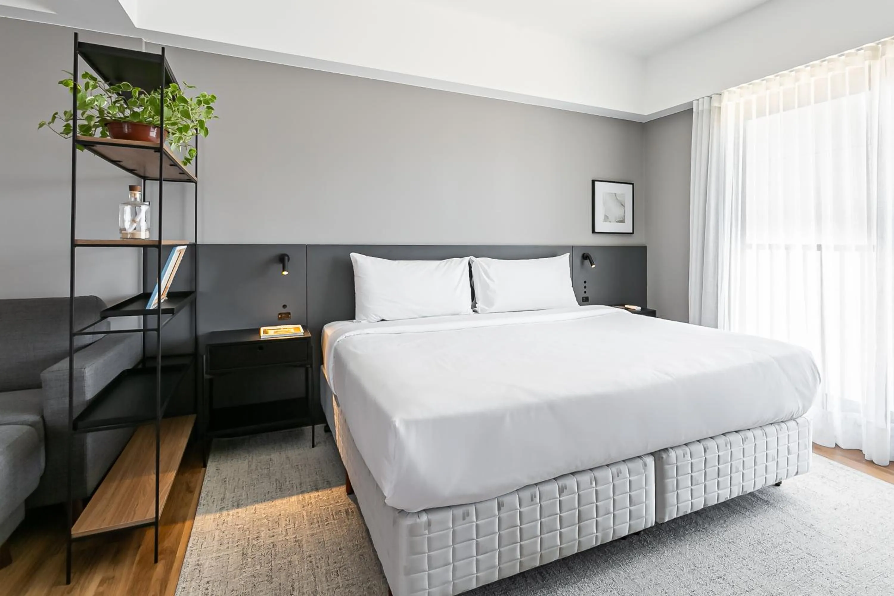 Bed in Studios Rio Branco by Viva - Prédio moderno, aptos com cama king-size no centro de Floripa