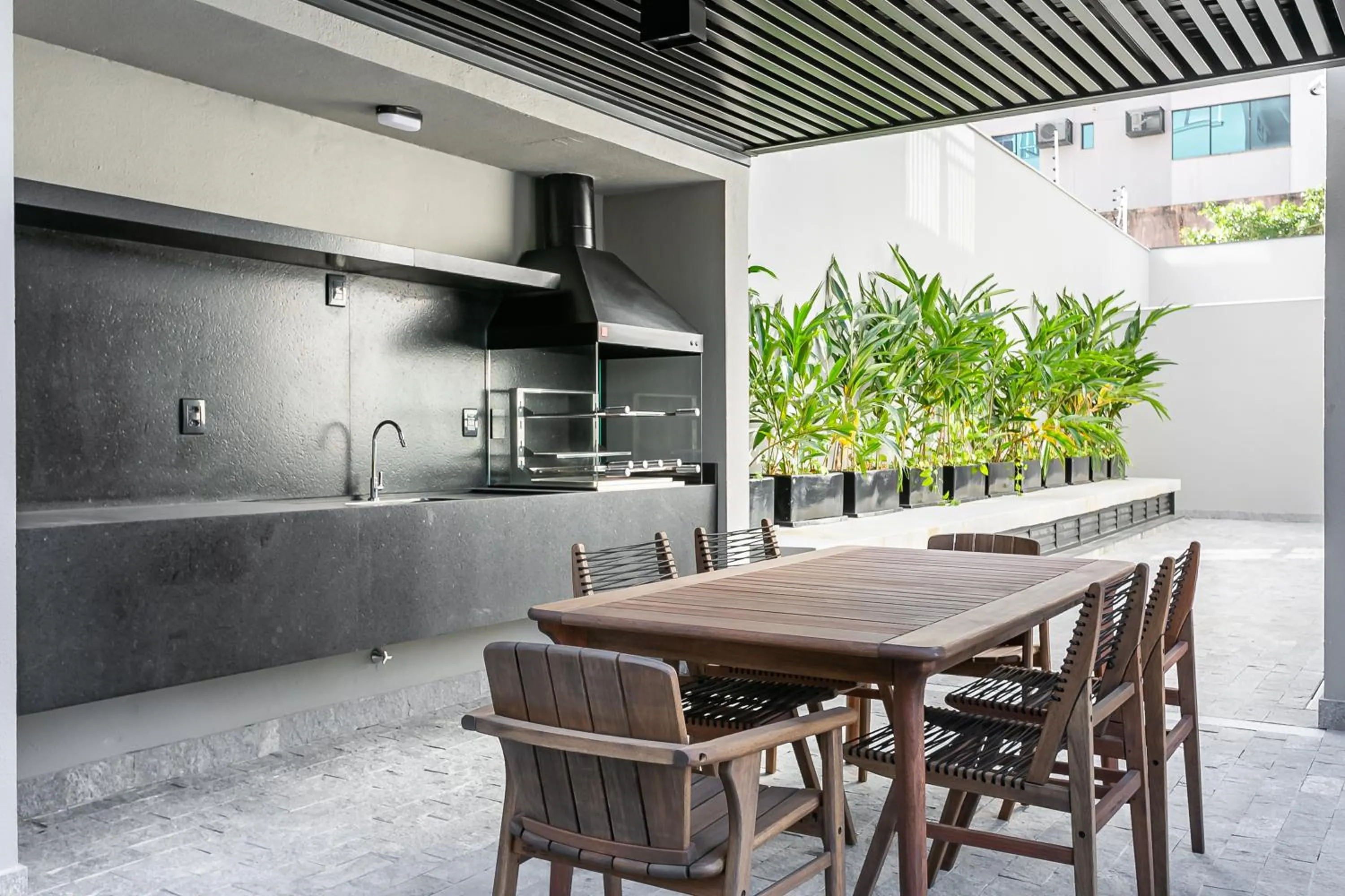Restaurant/places to eat in Studios Rio Branco by Viva - Prédio moderno, aptos com cama king-size no centro de Floripa