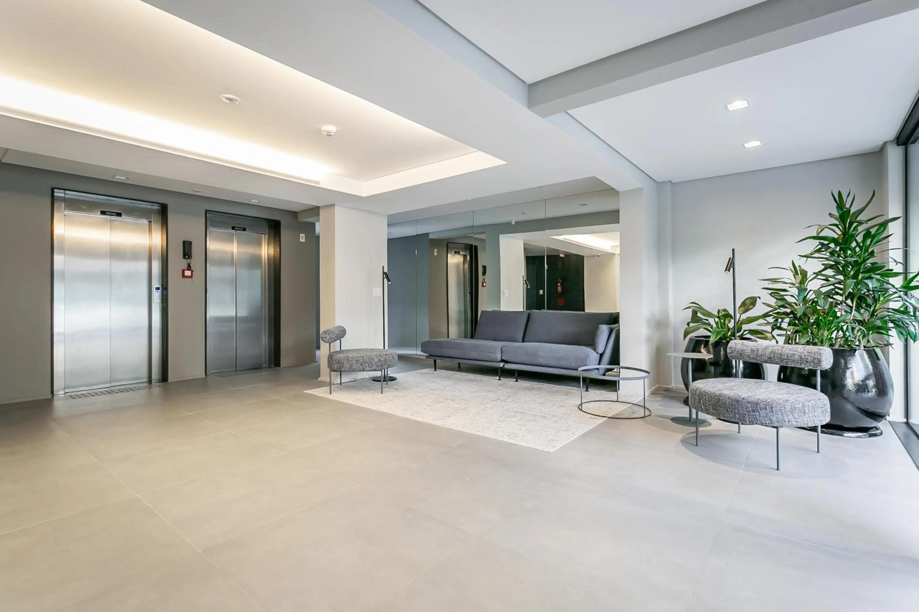 Lobby or reception in Studios Rio Branco by Viva - Prédio moderno, aptos com cama king-size no centro de Floripa