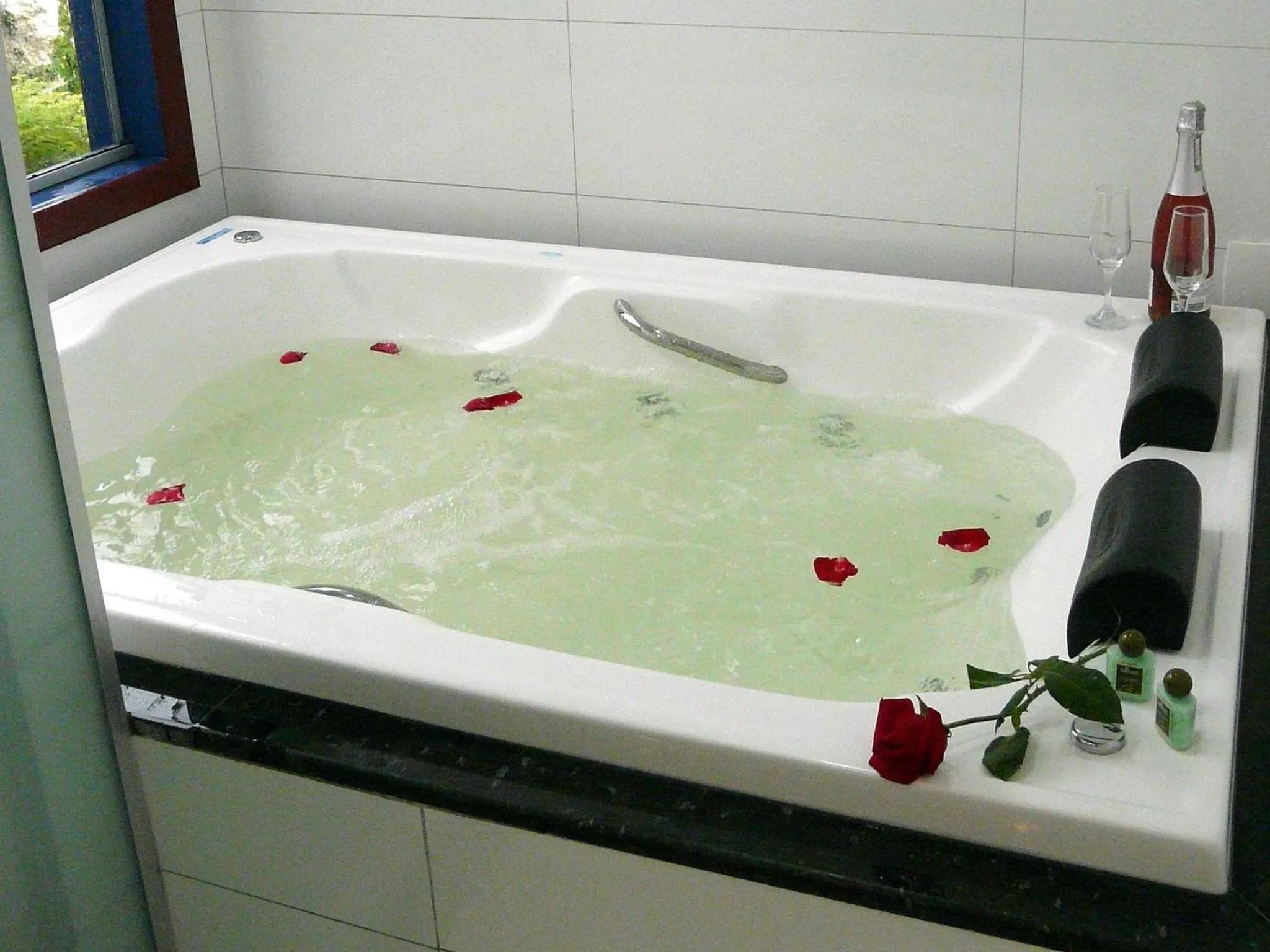 Shower in Pouso da Chica