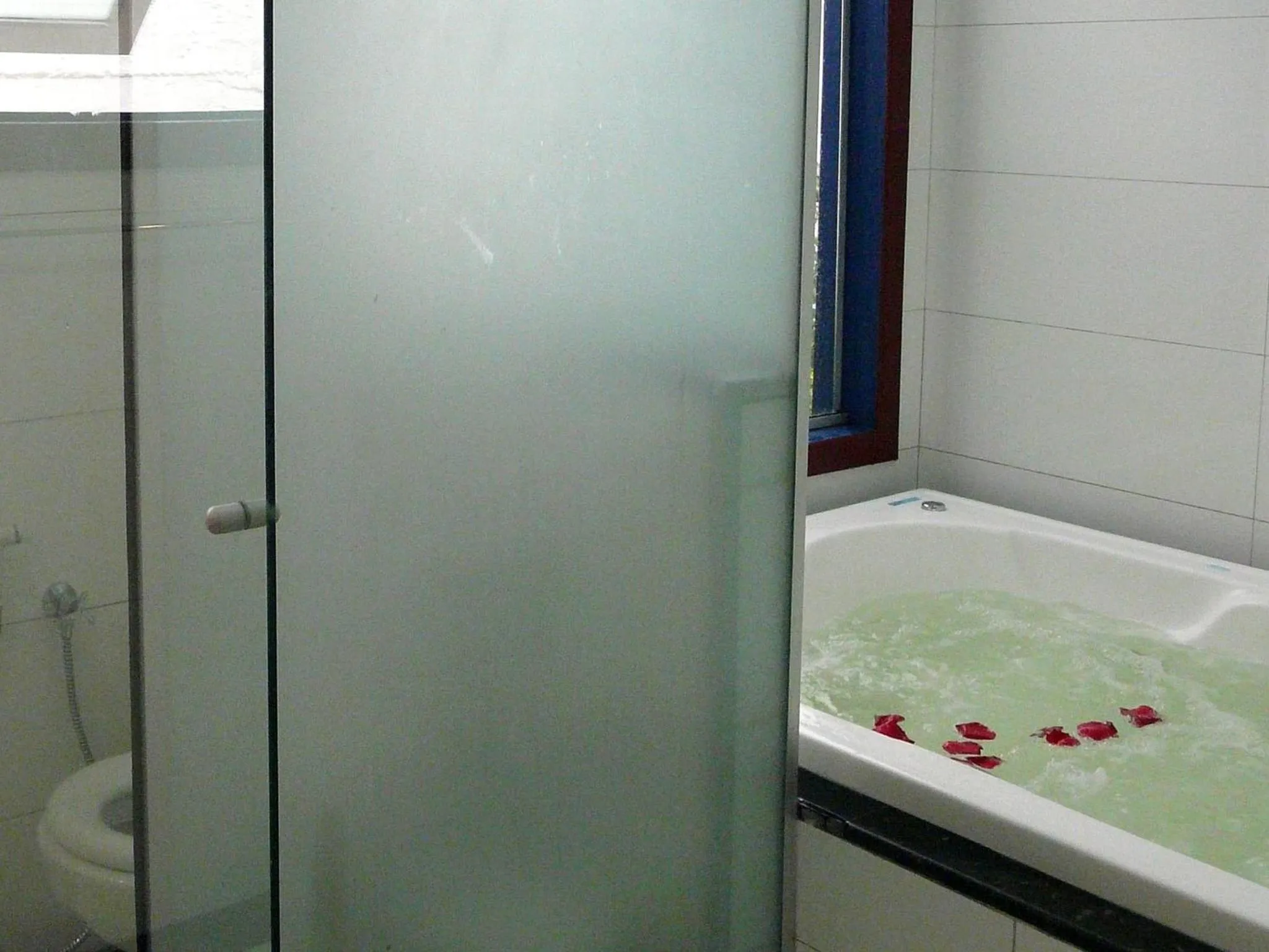 Shower in Pouso da Chica