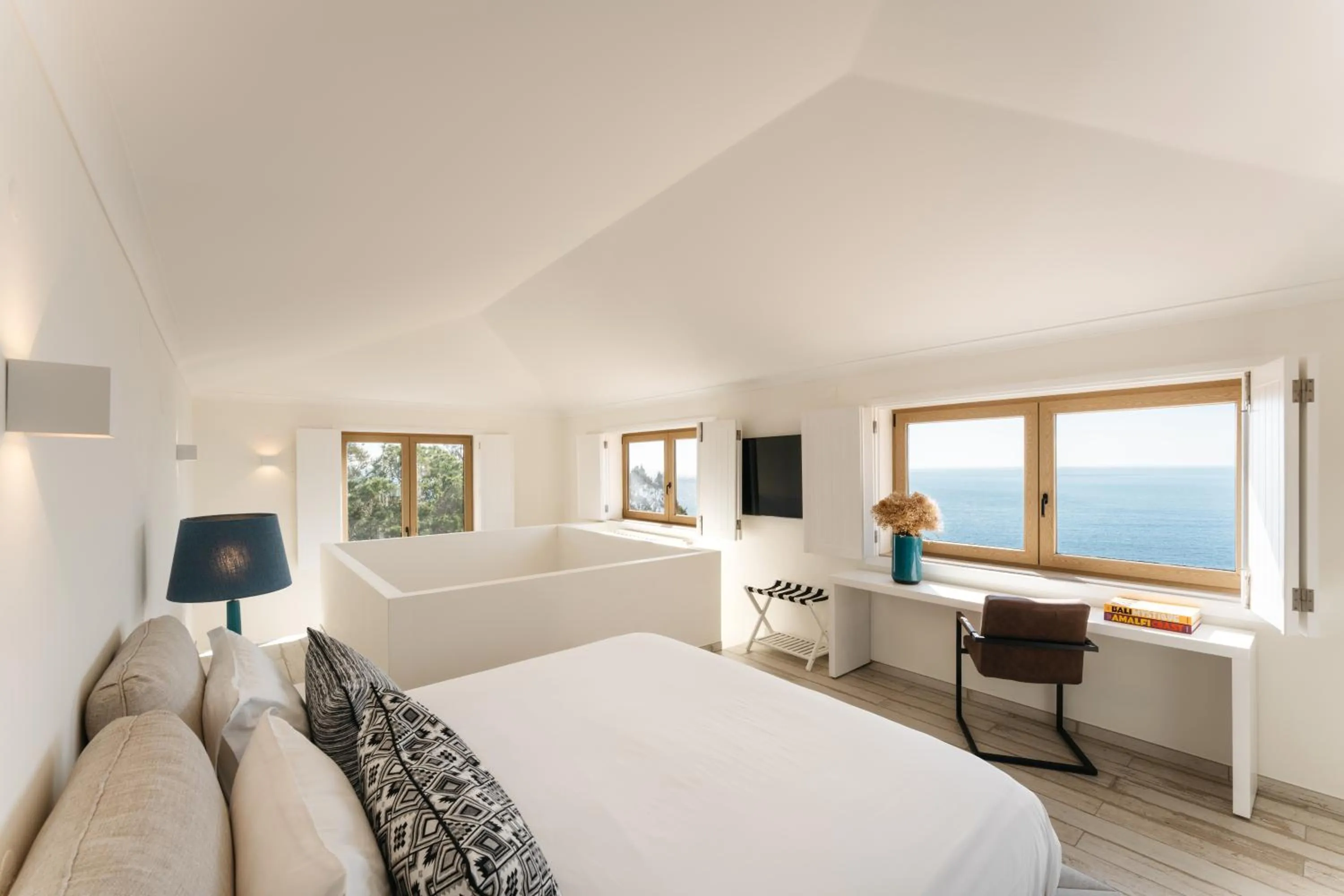 Bedroom, Bed in Casa Pôr do Sal - Boutique Guesthouse with Heated Pool & Sea Views