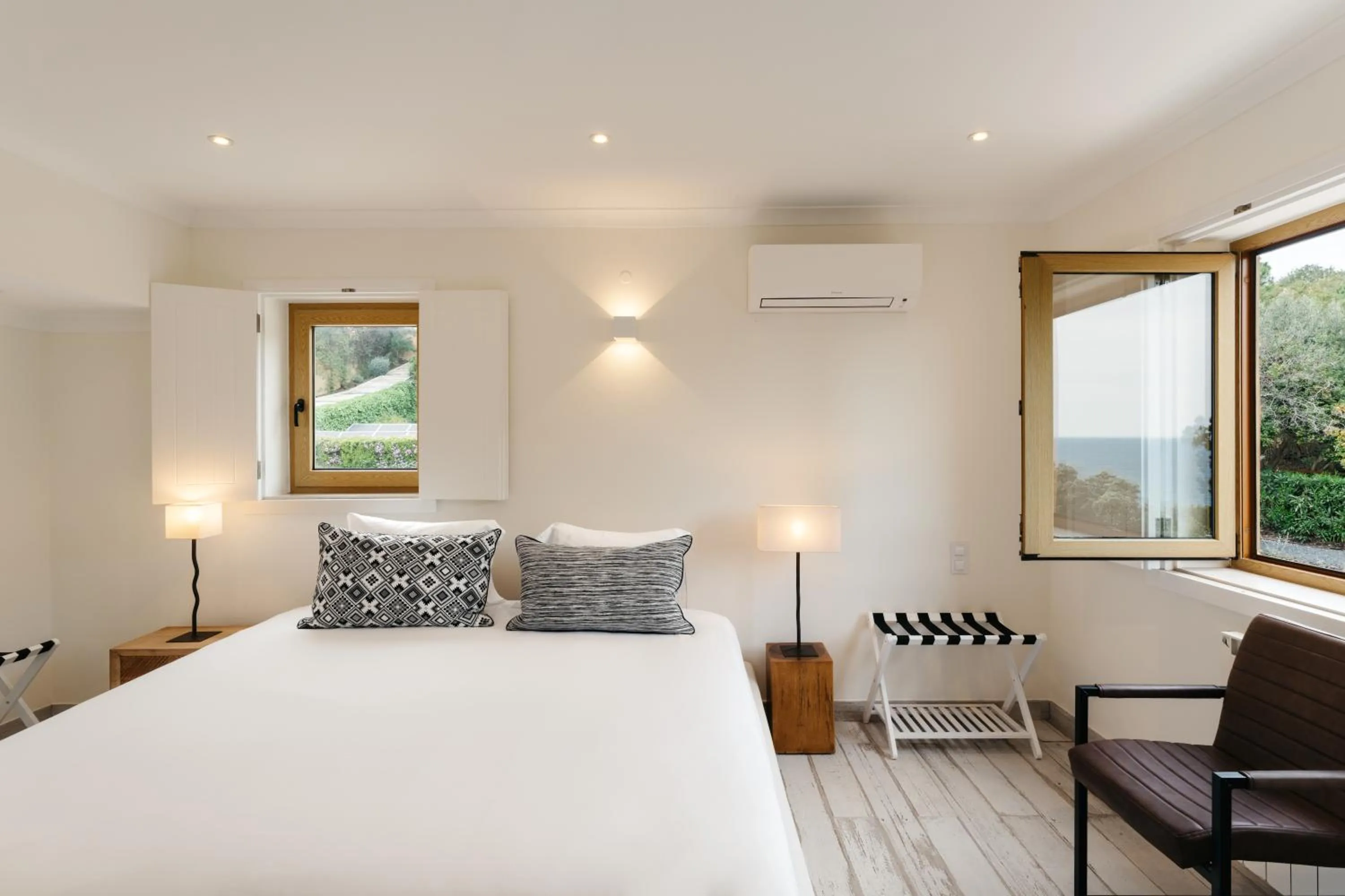 Bedroom, Bed in Casa Pôr do Sal - Boutique Guesthouse with Heated Pool & Sea Views